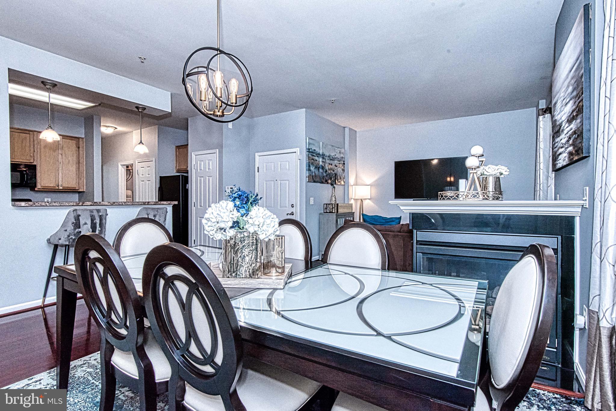 THE COMMONS ON WILLIAM SQUARE - Residential