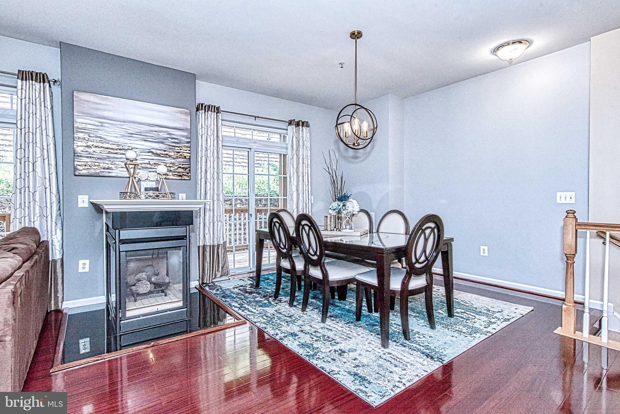 THE COMMONS ON WILLIAM SQUARE - Residential