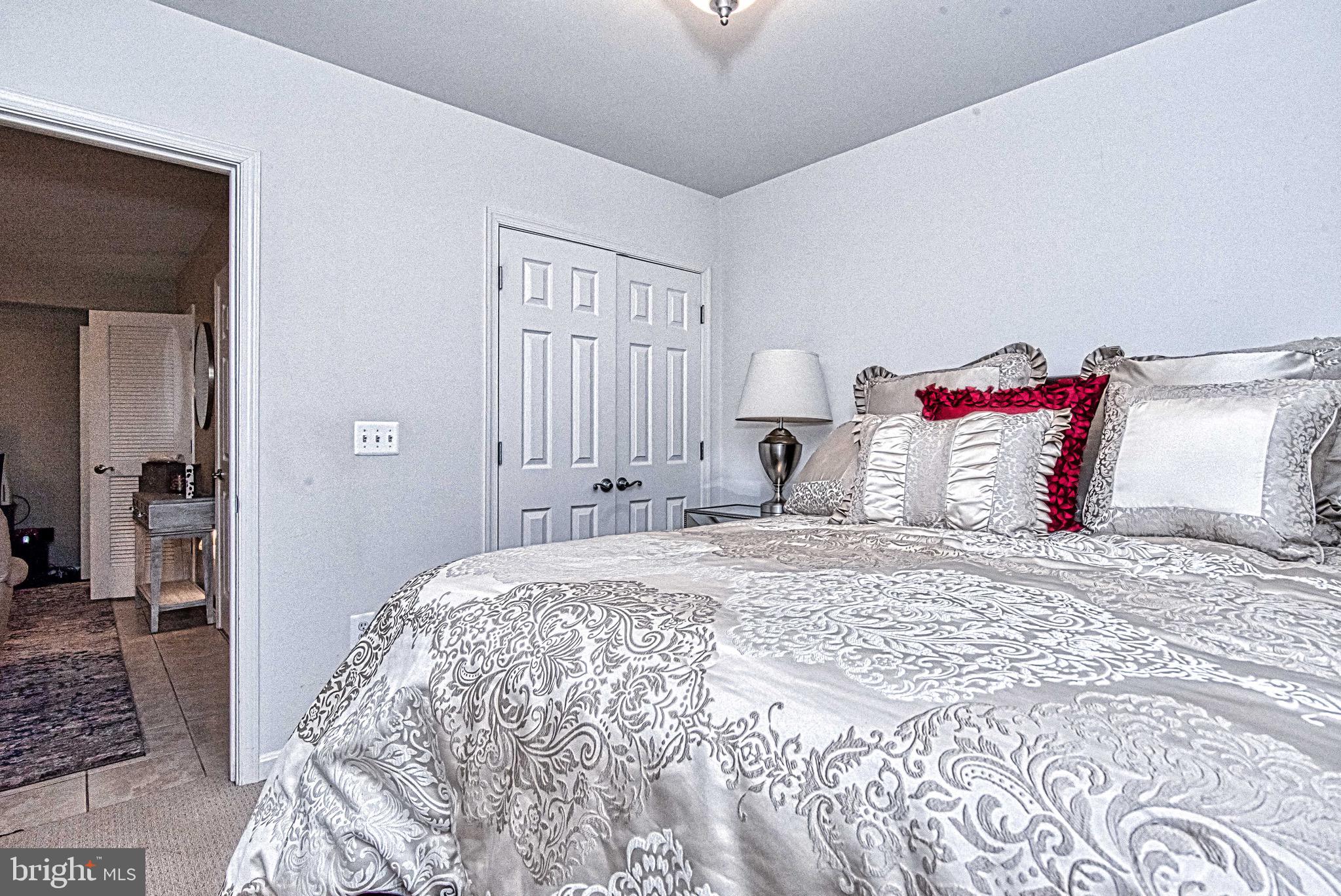 THE COMMONS ON WILLIAM SQUARE - Residential