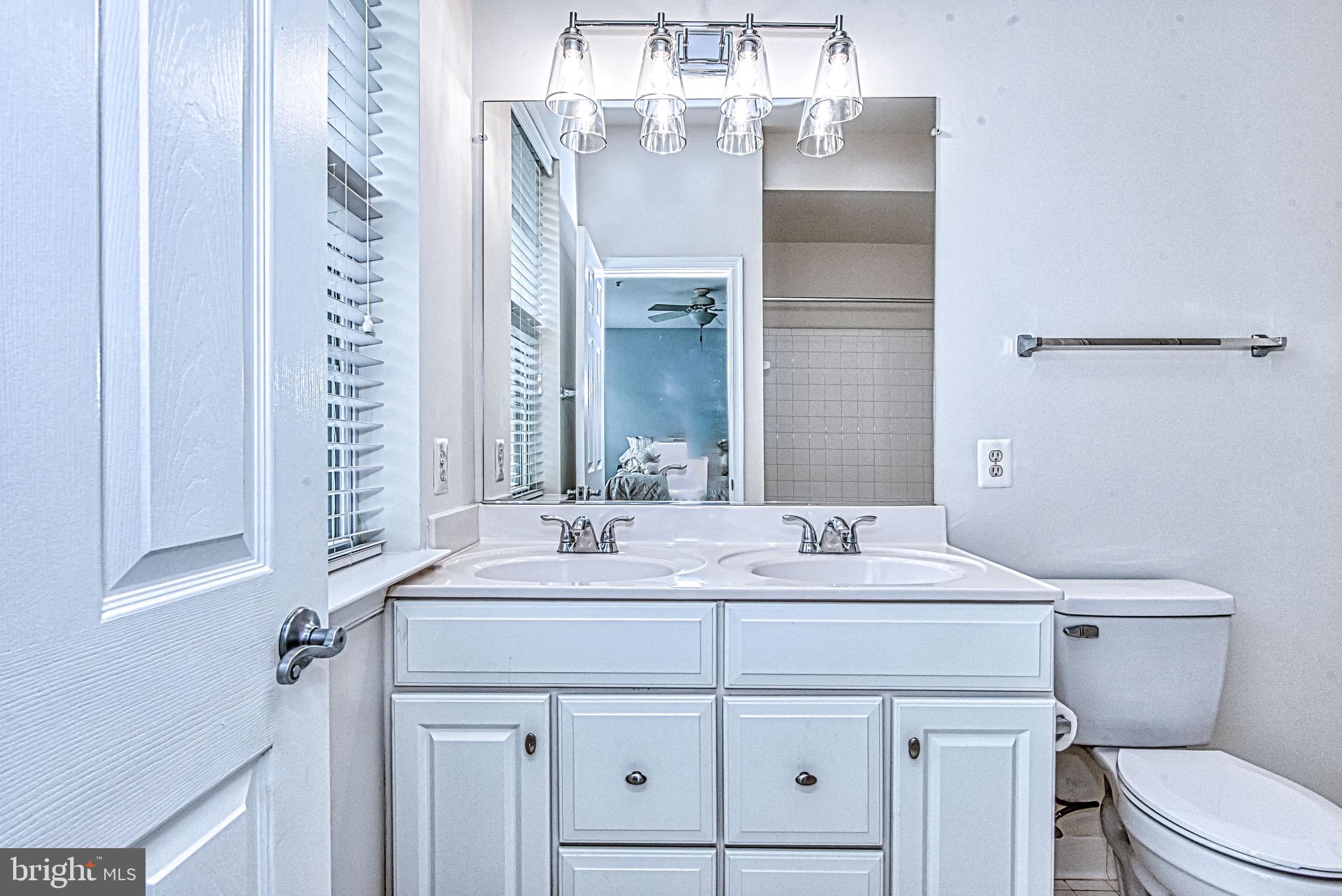 THE COMMONS ON WILLIAM SQUARE - Residential