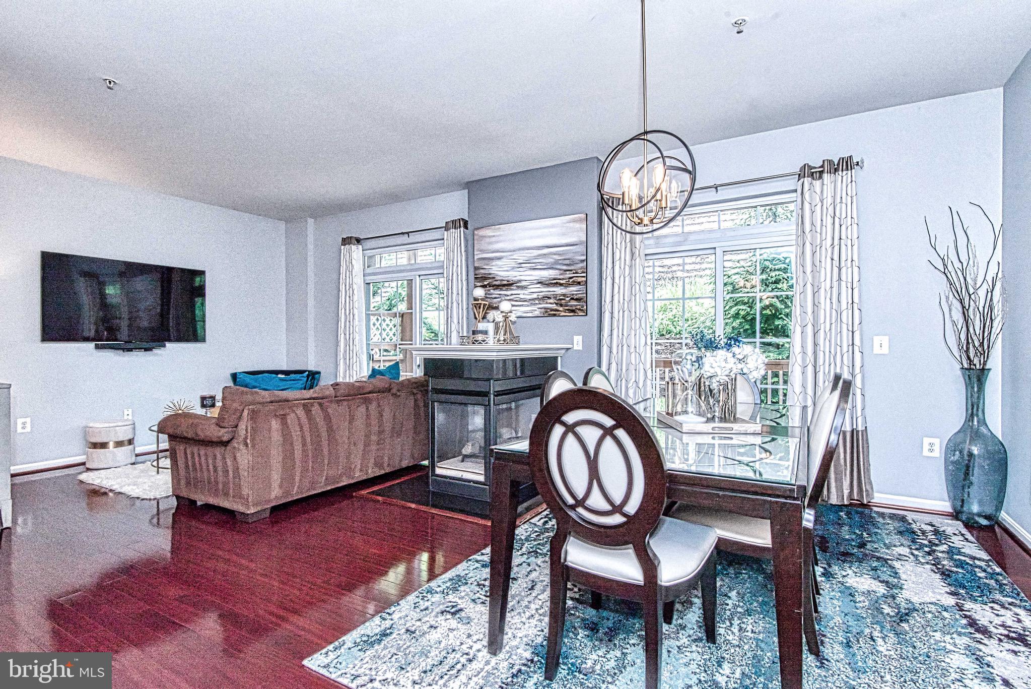 THE COMMONS ON WILLIAM SQUARE - Residential