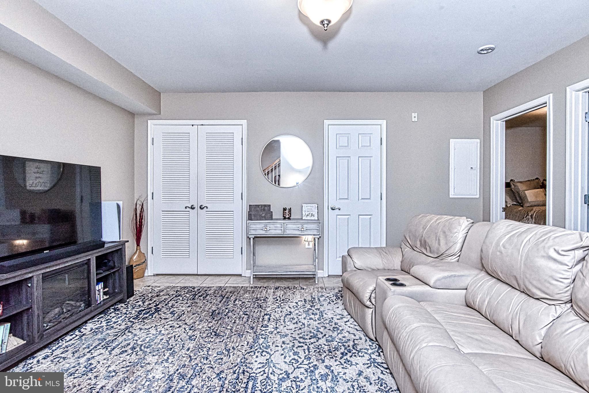 THE COMMONS ON WILLIAM SQUARE - Residential