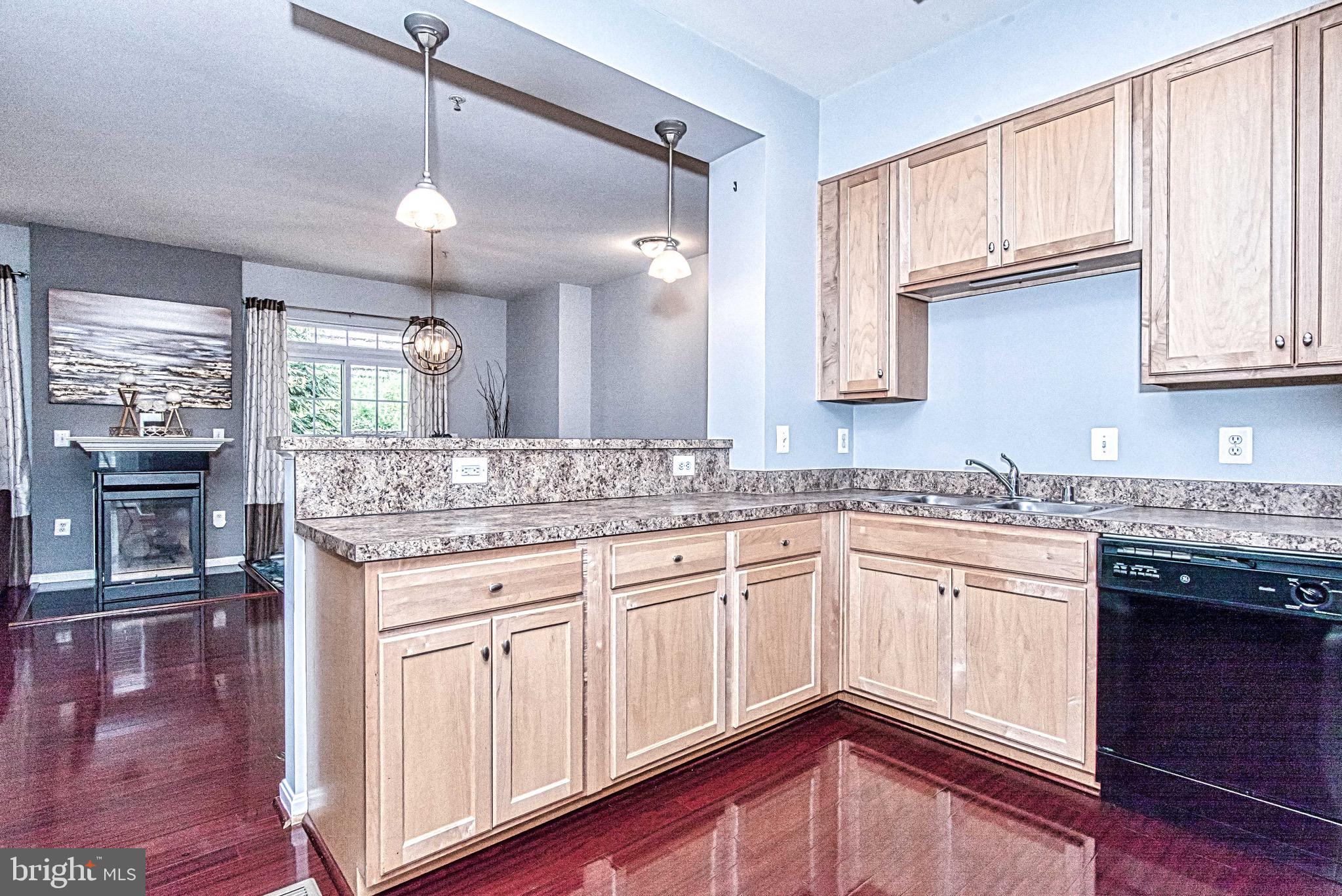 THE COMMONS ON WILLIAM SQUARE - Residential