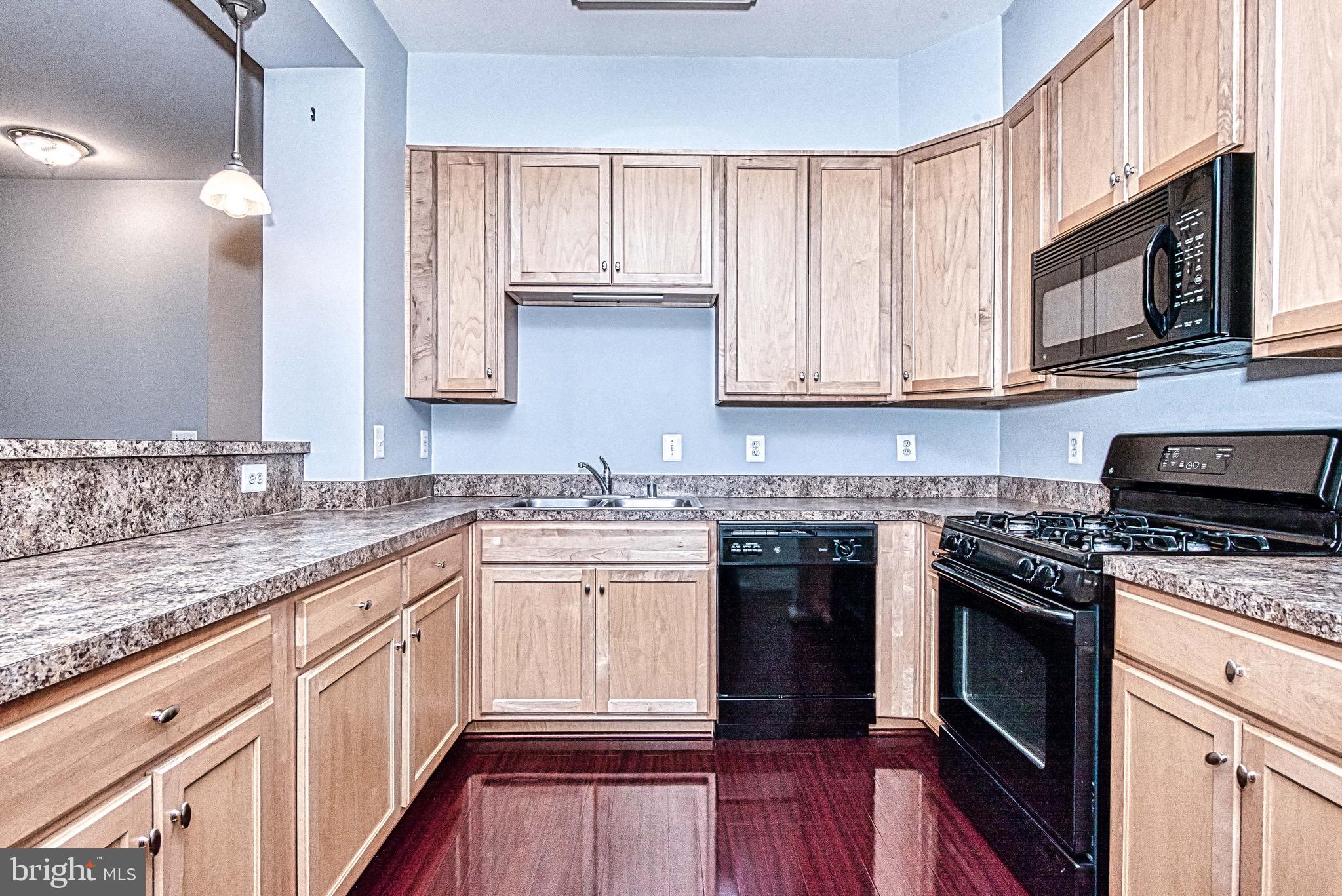 THE COMMONS ON WILLIAM SQUARE - Residential