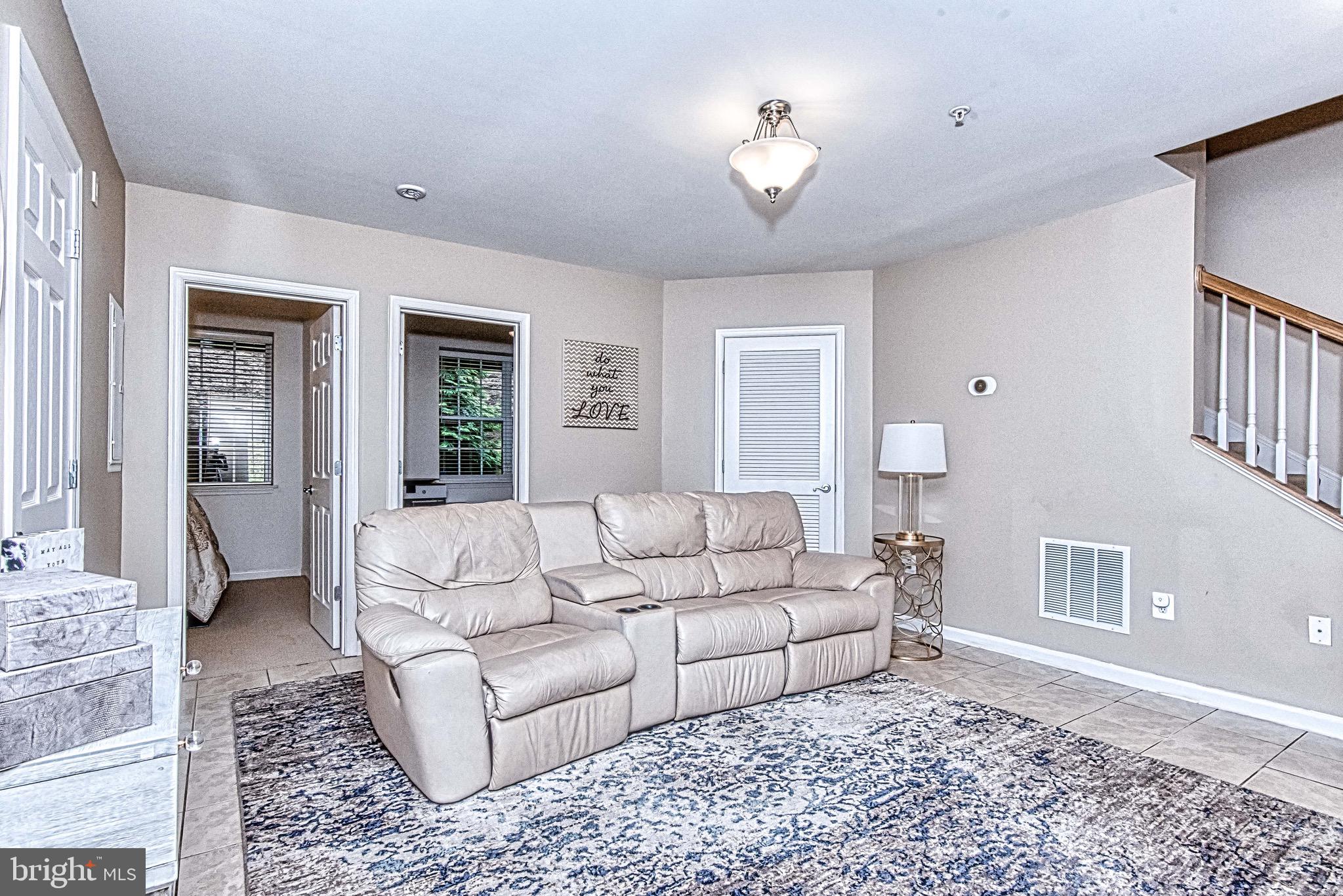 THE COMMONS ON WILLIAM SQUARE - Residential