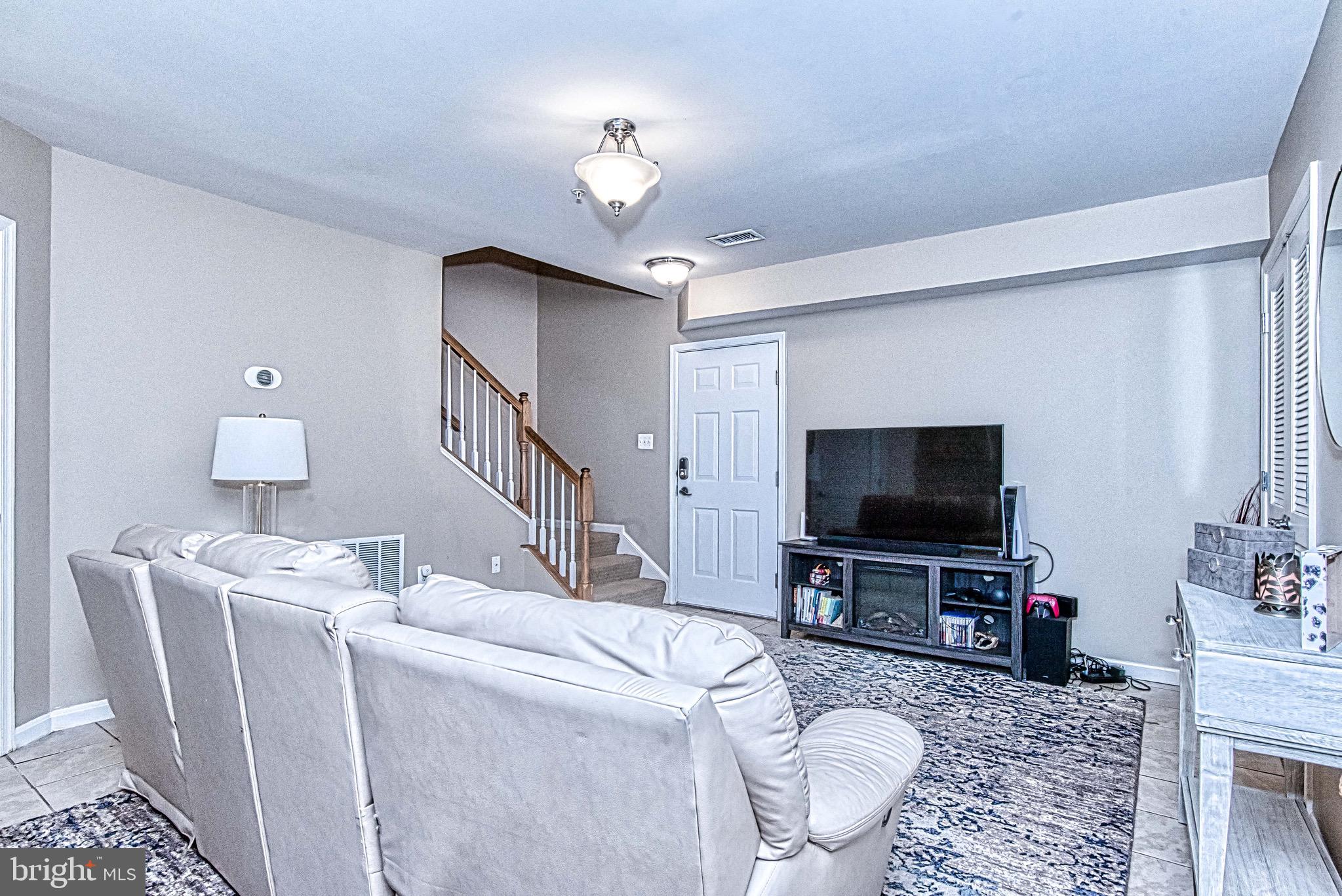 THE COMMONS ON WILLIAM SQUARE - Residential