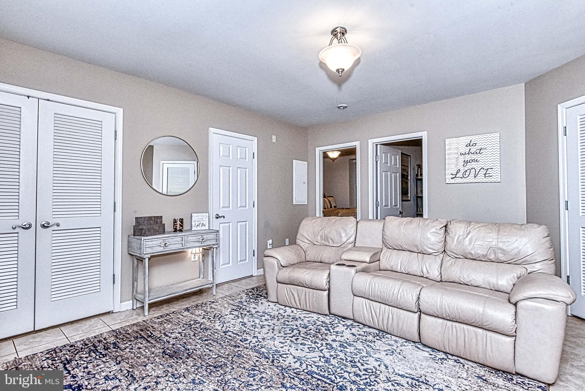 THE COMMONS ON WILLIAM SQUARE - Residential