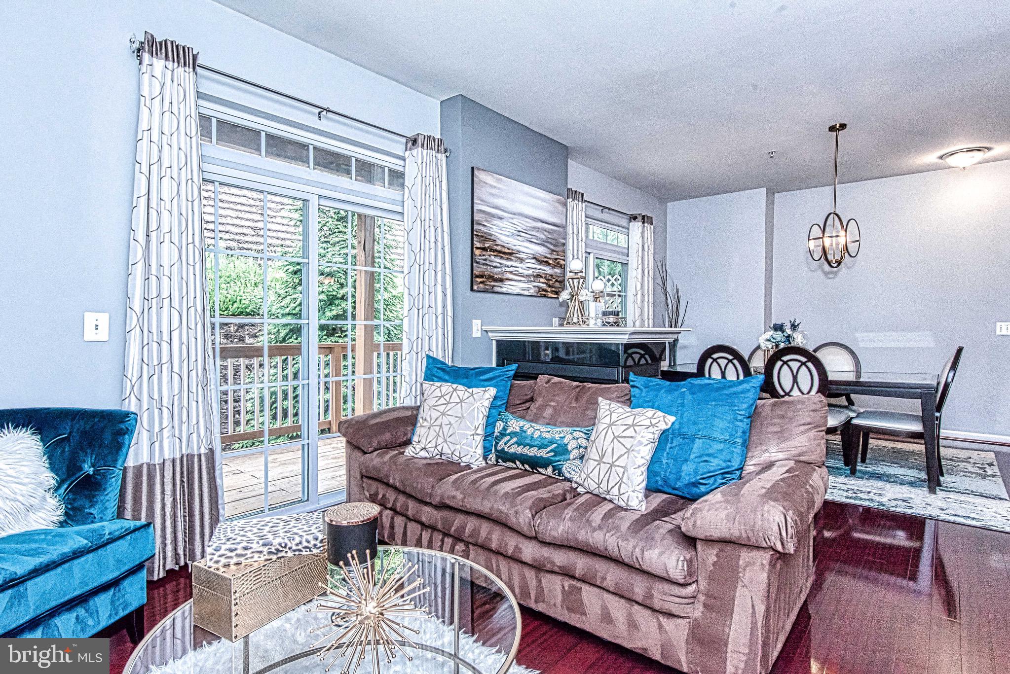 THE COMMONS ON WILLIAM SQUARE - Residential