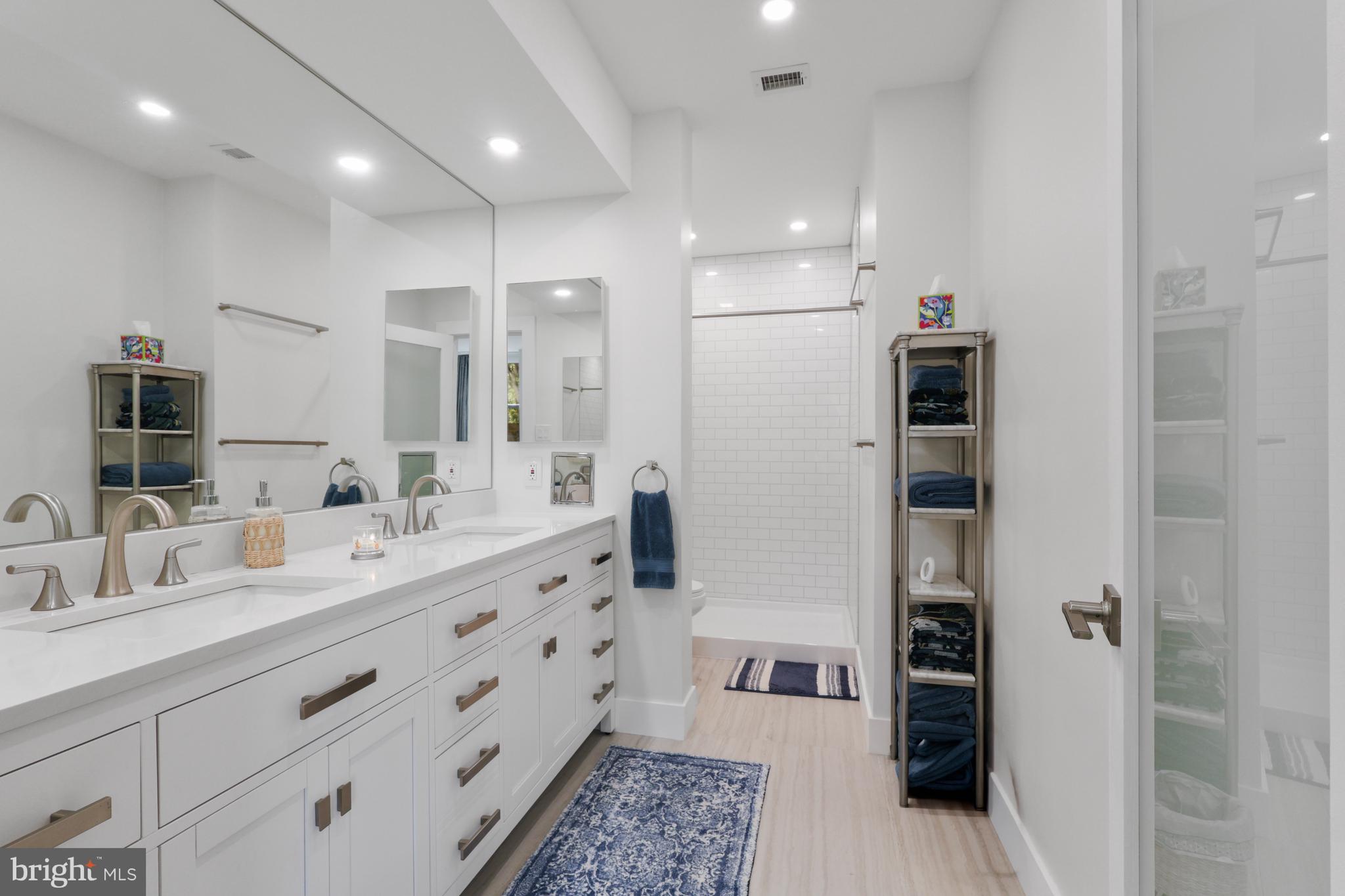 BARKLEY CONDO - Residential