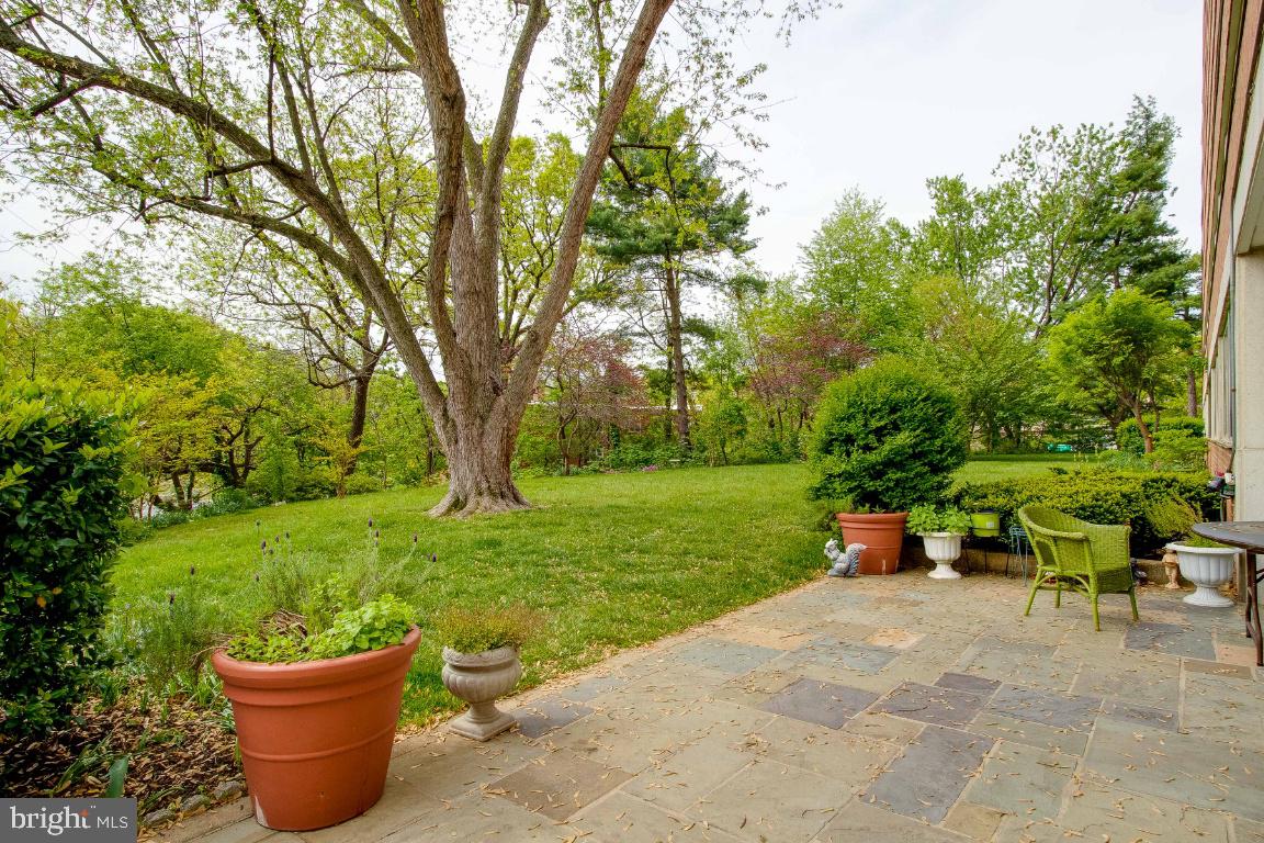 TAFT TOWERS - Residential Lease