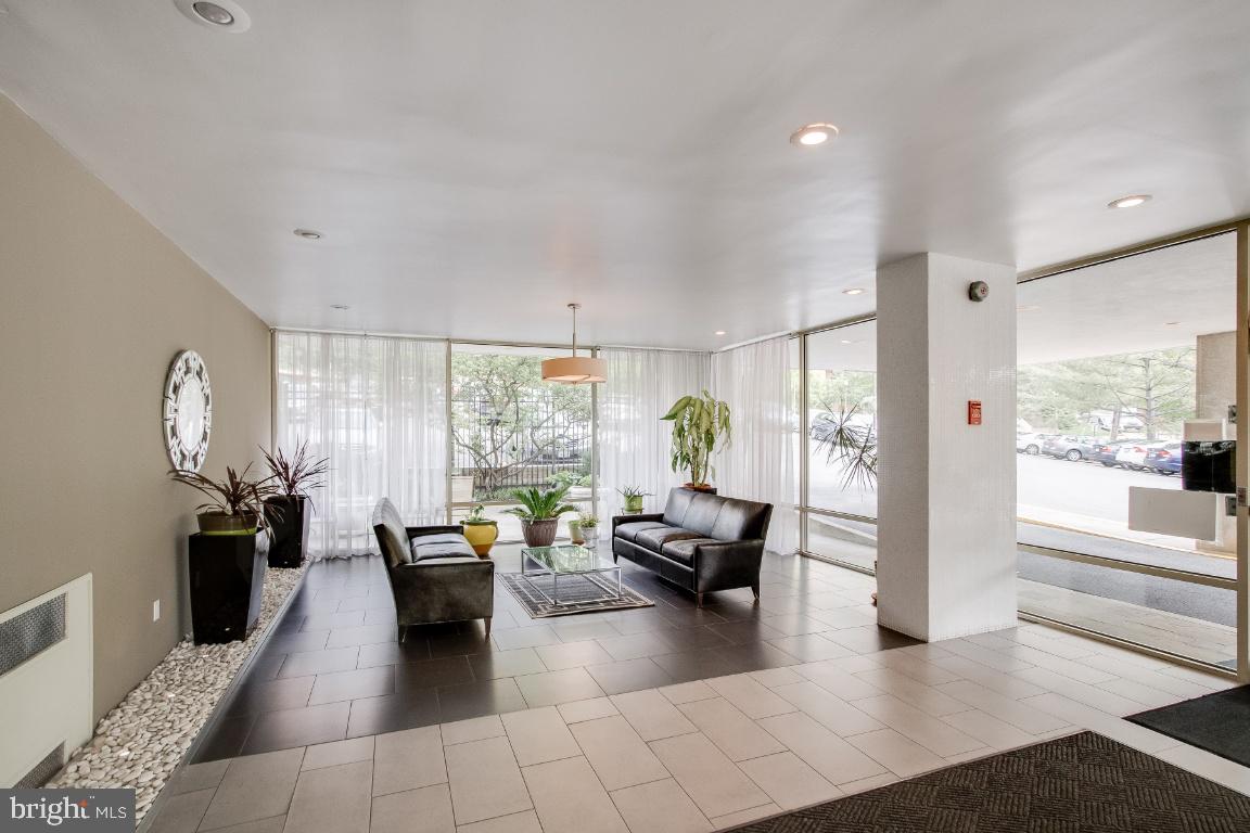 TAFT TOWERS - Residential Lease