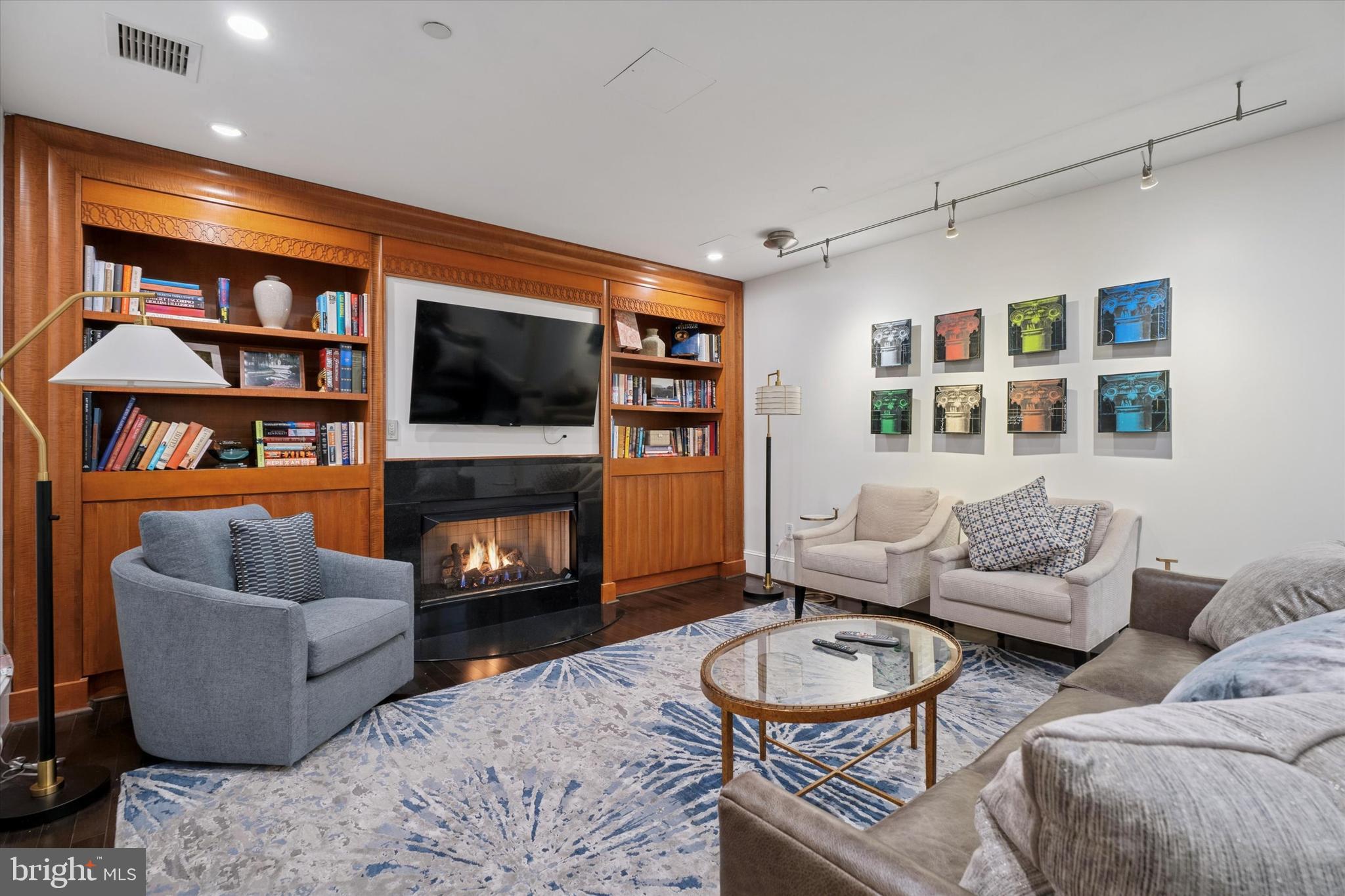 CORINTHIAN - Residential