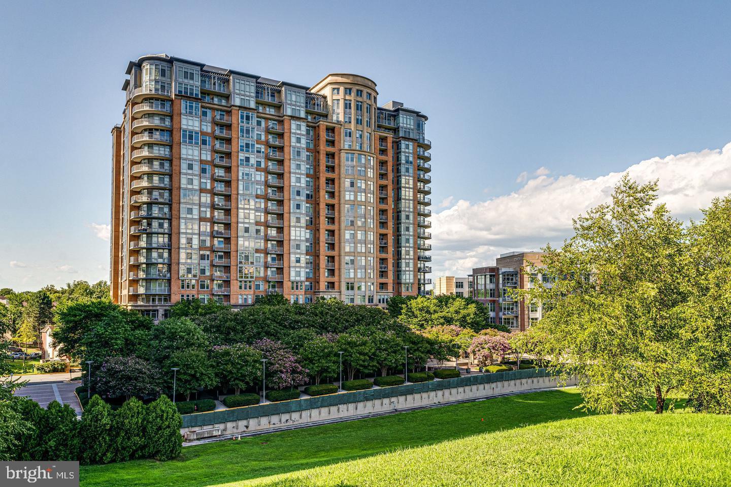 ONE PARK CREST CONDOMINIUM - Residential Lease