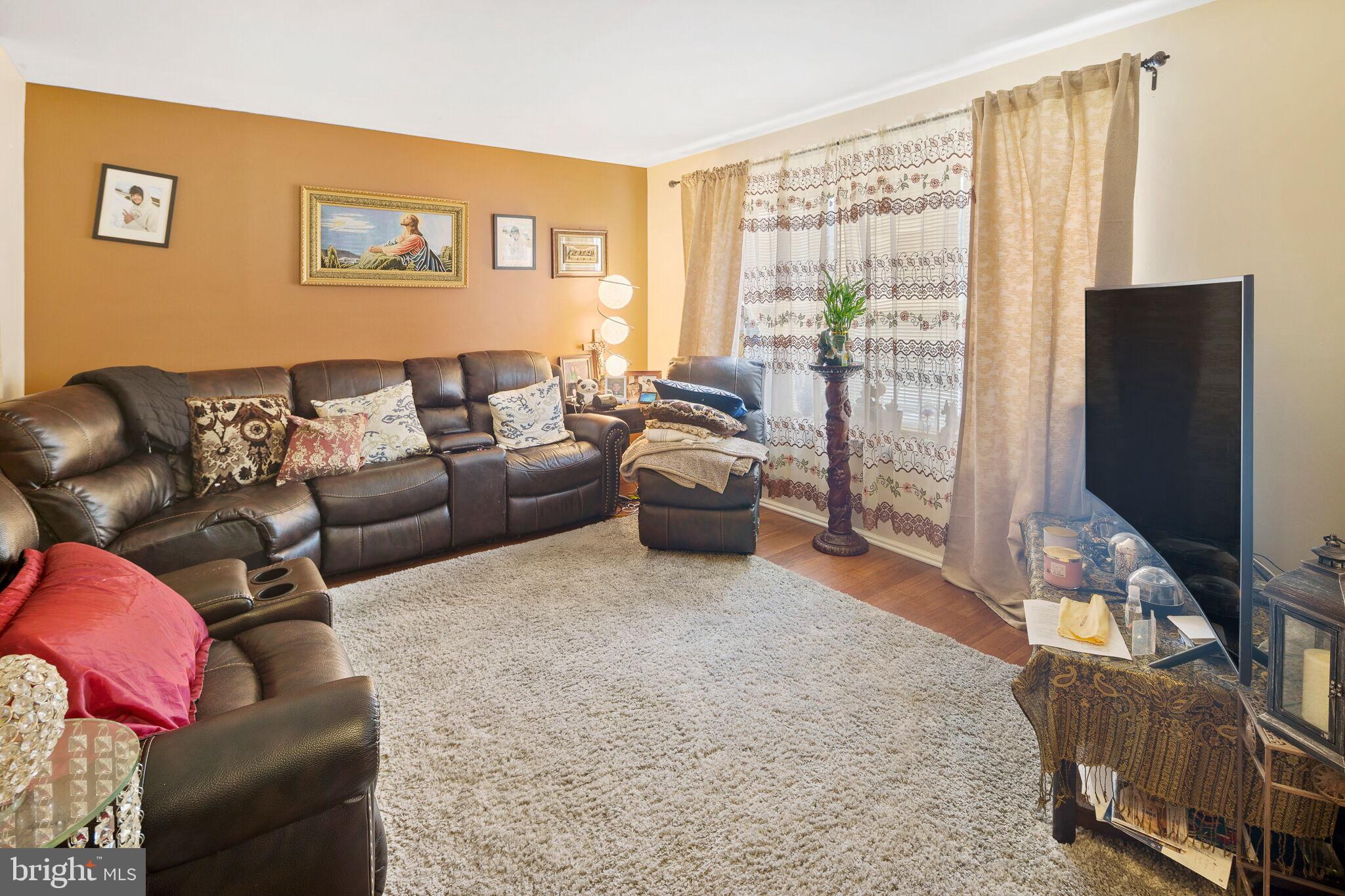216 MARTINS WAY