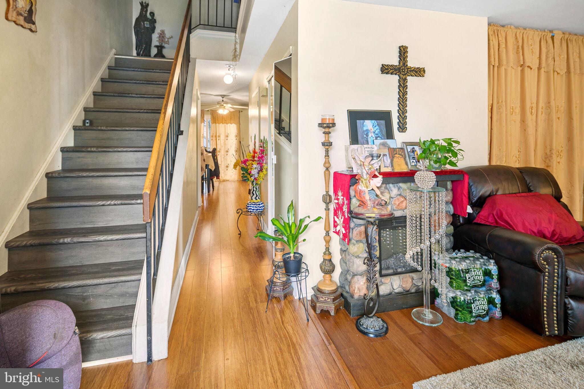 216 MARTINS WAY