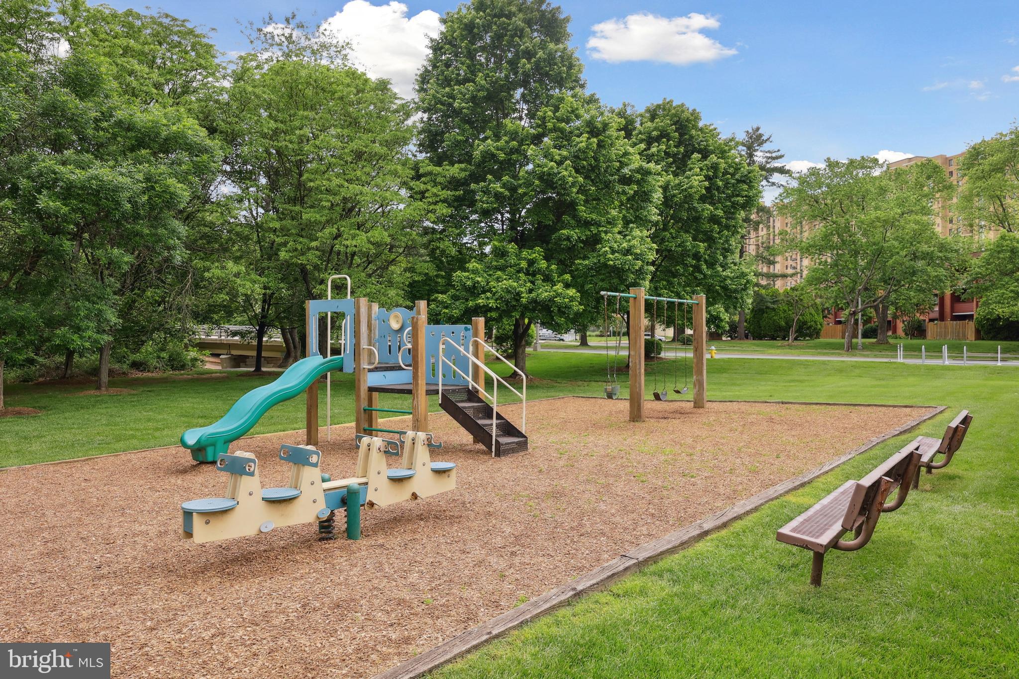 GEORGE MASON VILLAGE - Residential