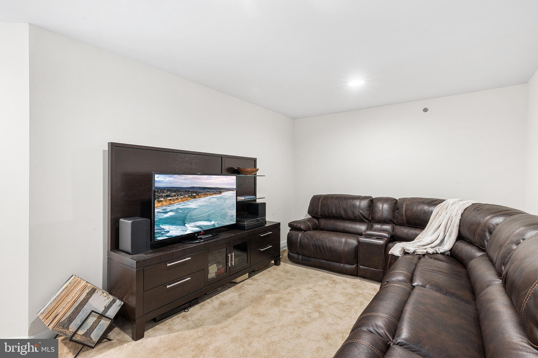 HUNTINGDON PLACE - Residential