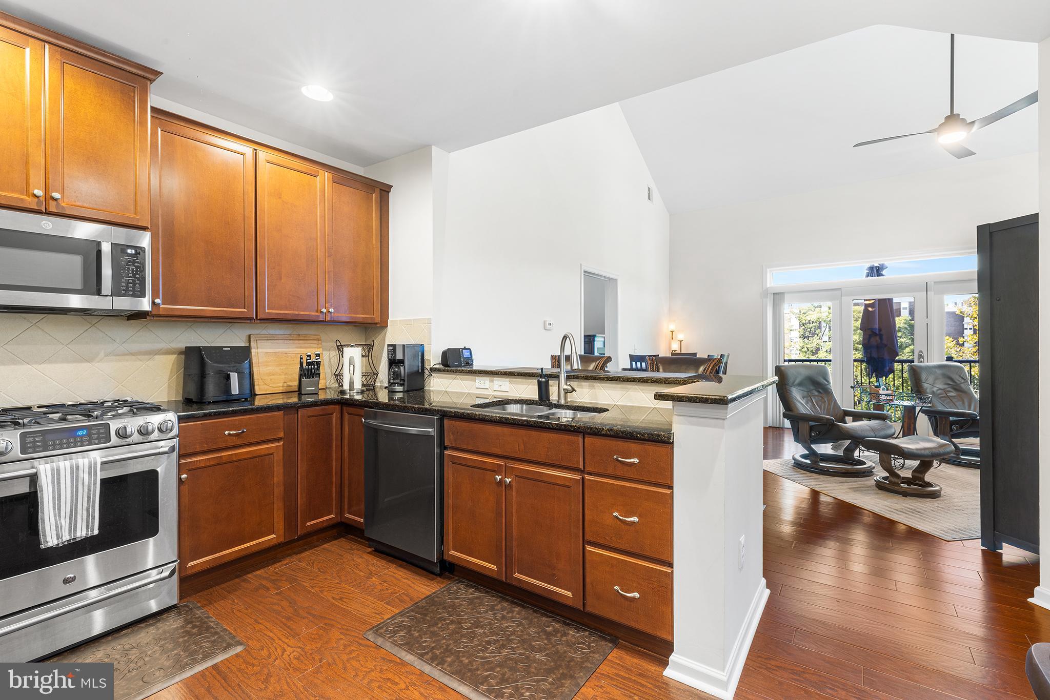 548 CARSON TERRACE