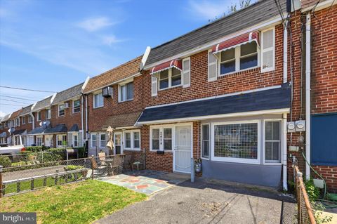Townhouse For Sale - 2424 Arnold Street<br/> CAMDEN, NJ 08104