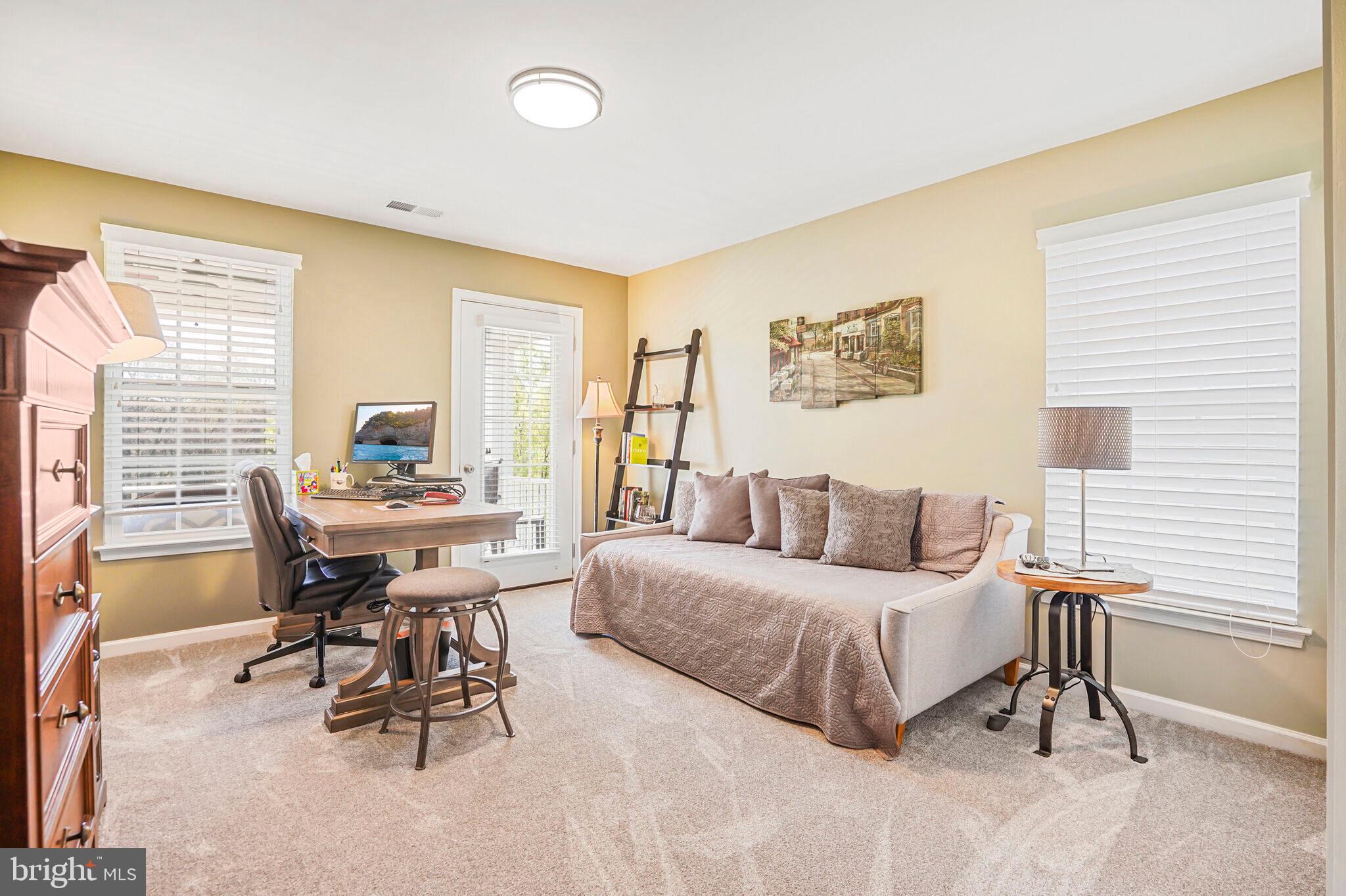 SOUTH RIDING - Residential