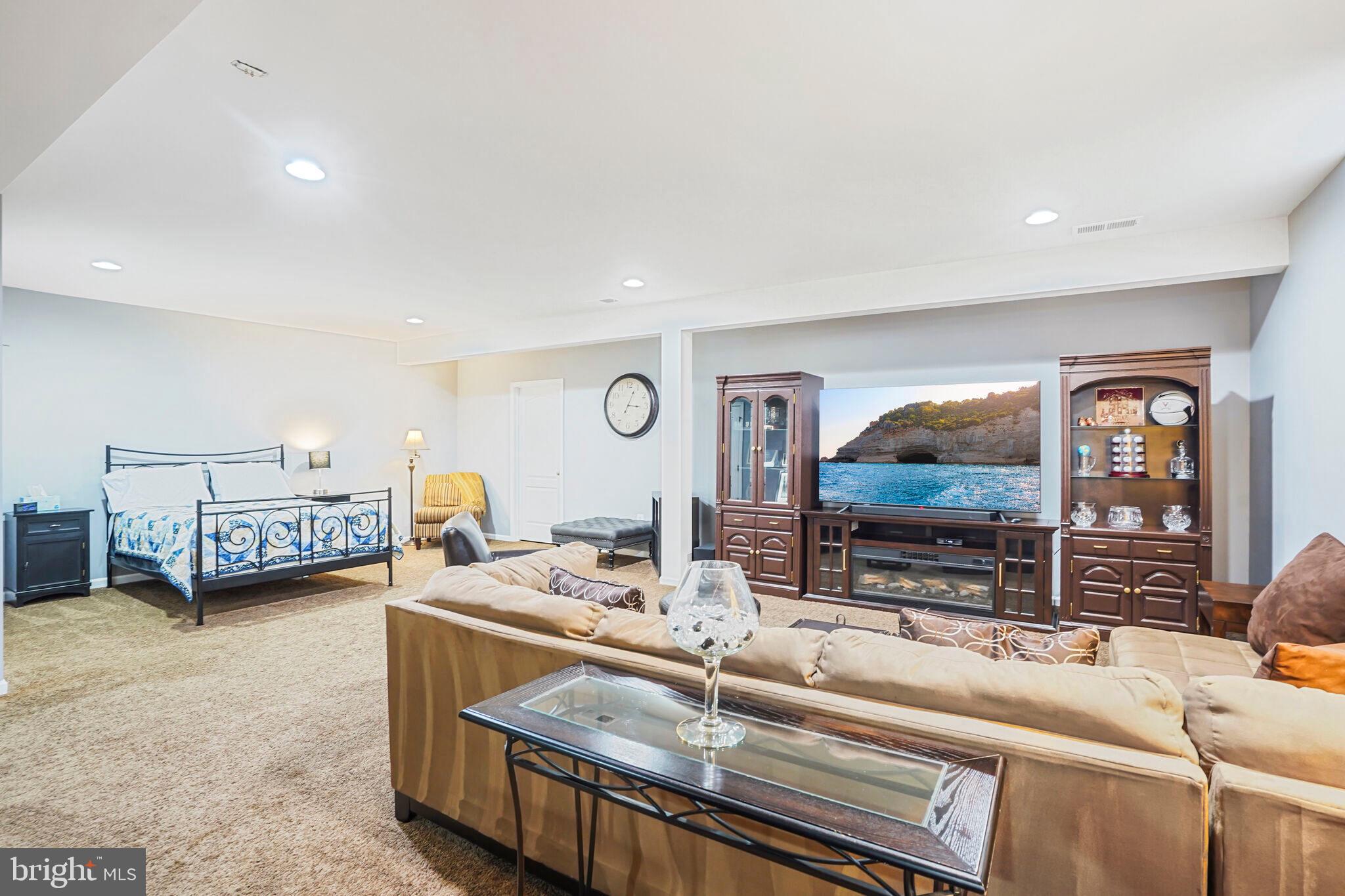 SOUTH RIDING - Residential