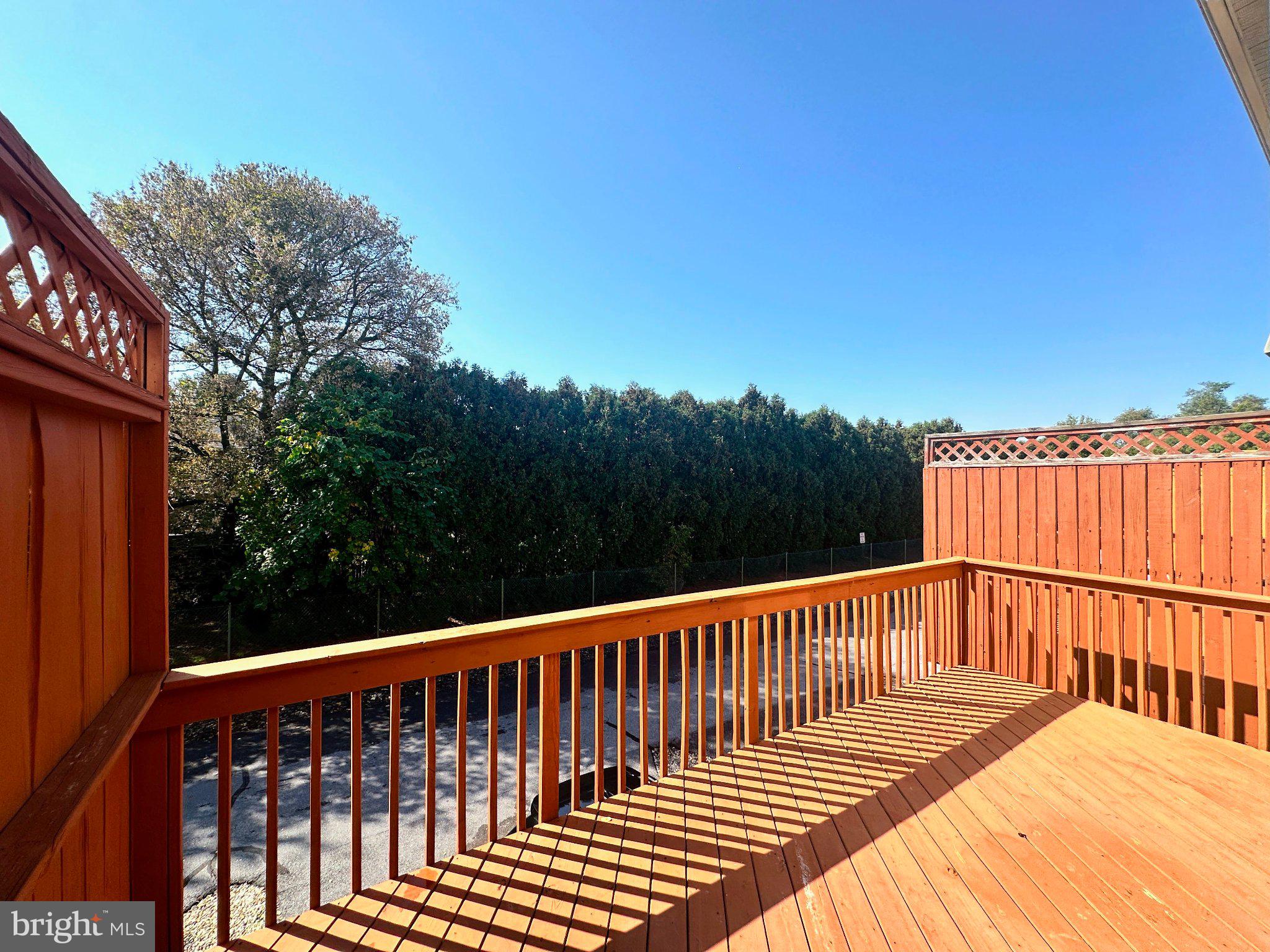 1121 LINDSAY LANE