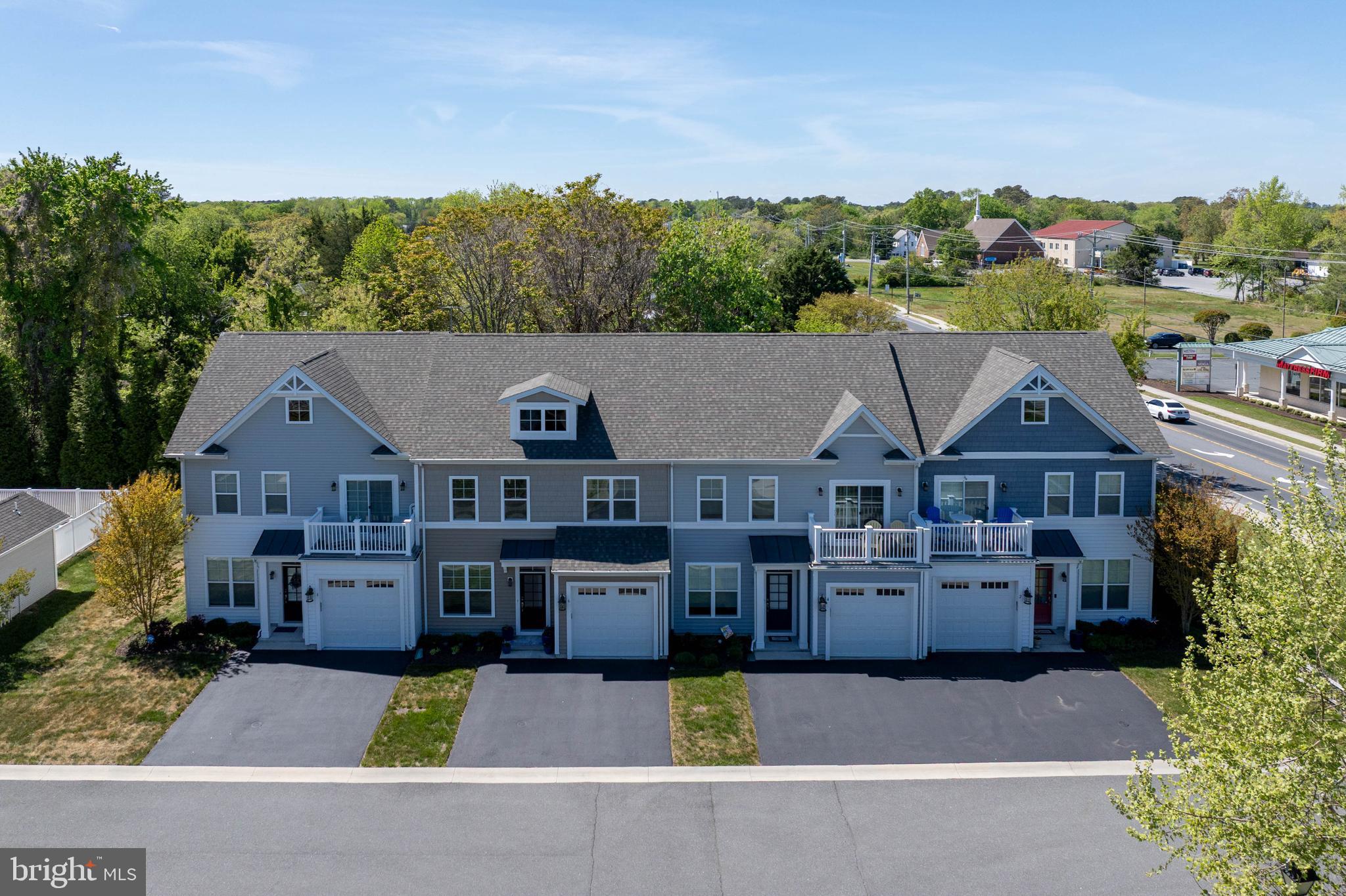 4 BLUEFIN COURT