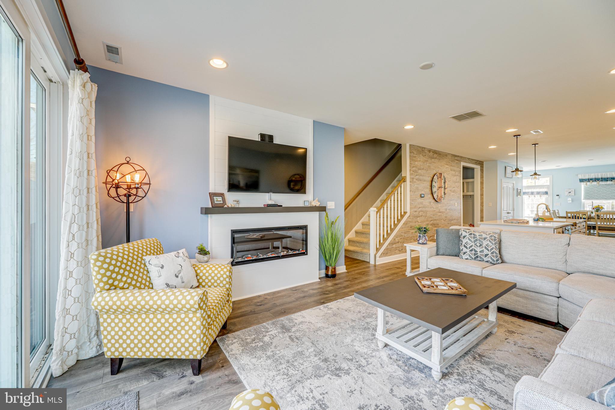 4 BLUEFIN COURT
