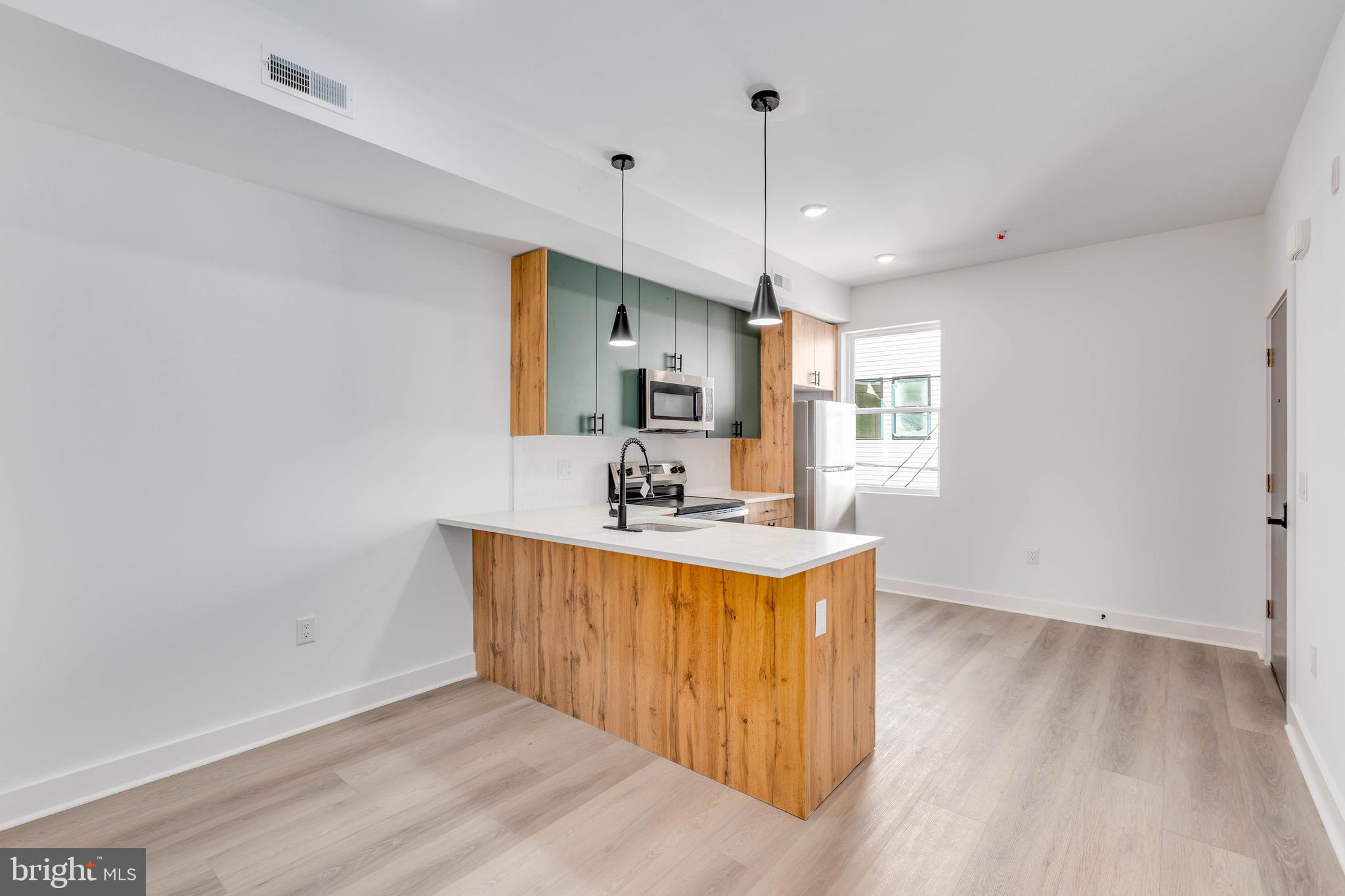 1221 W LEHIGH AVENUE C