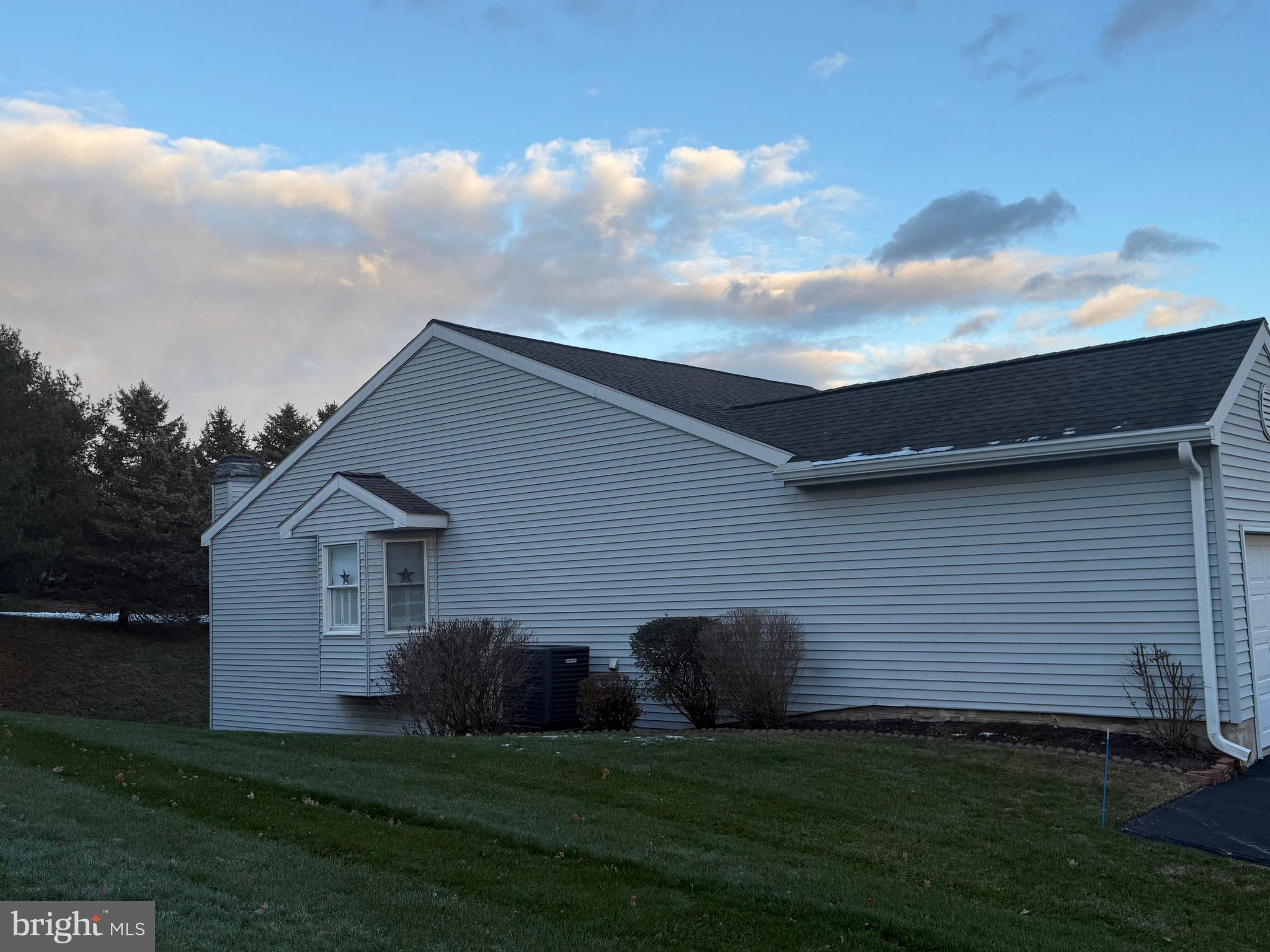 1069 COUNTRY HILL DRIVE