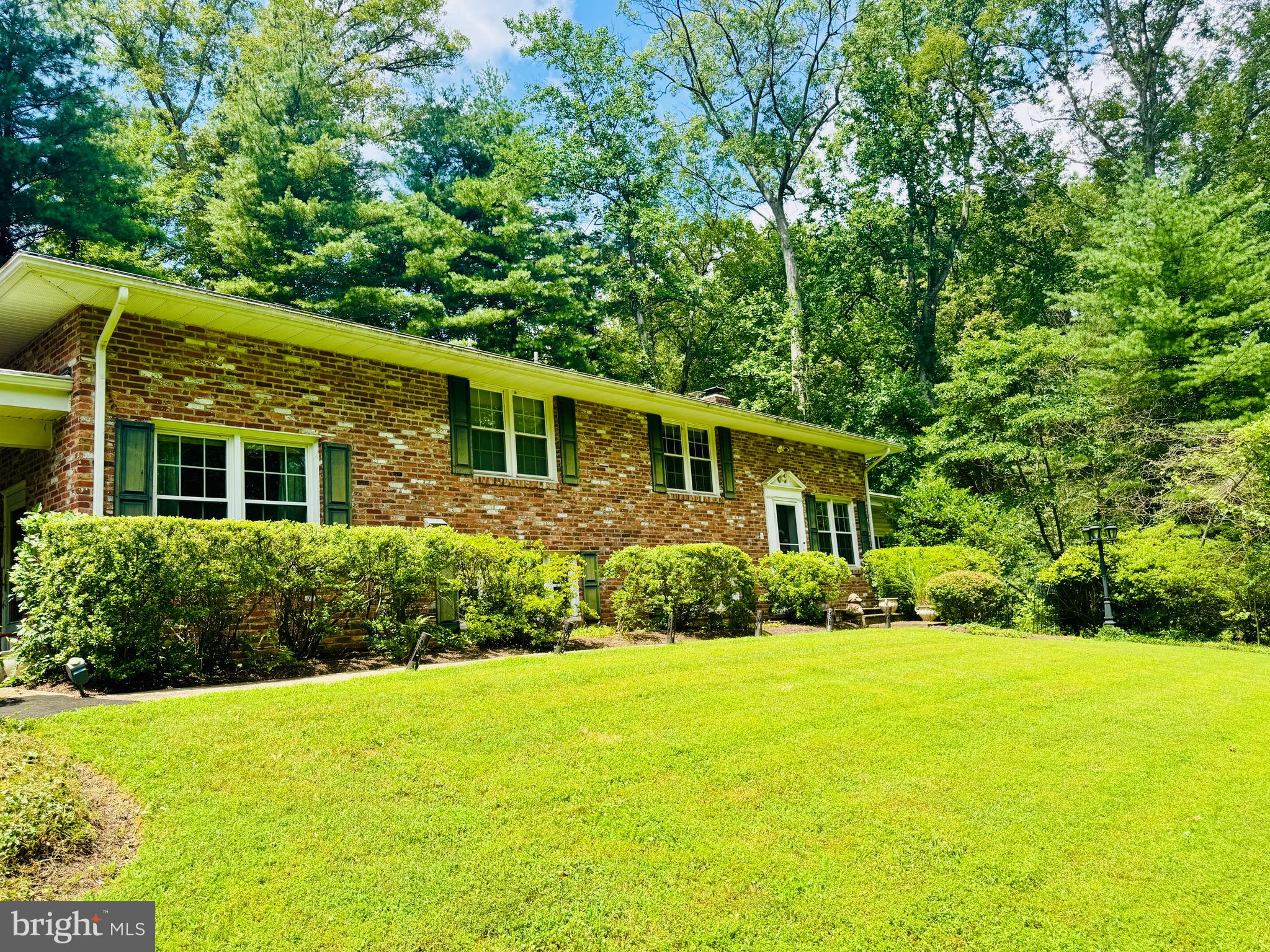 MANTUA - Residential Lease