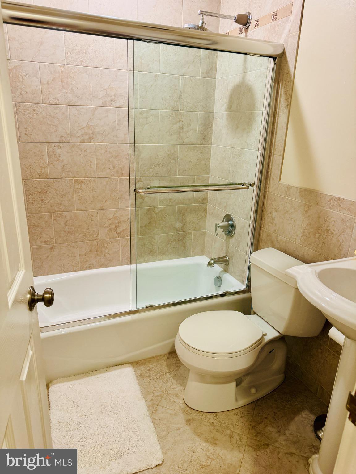 MANTUA - Residential Lease