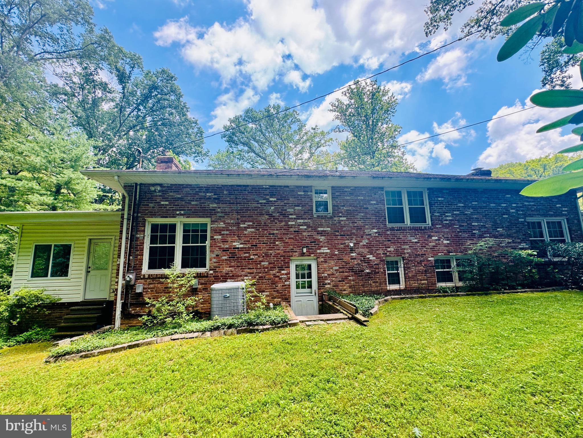 MANTUA - Residential Lease