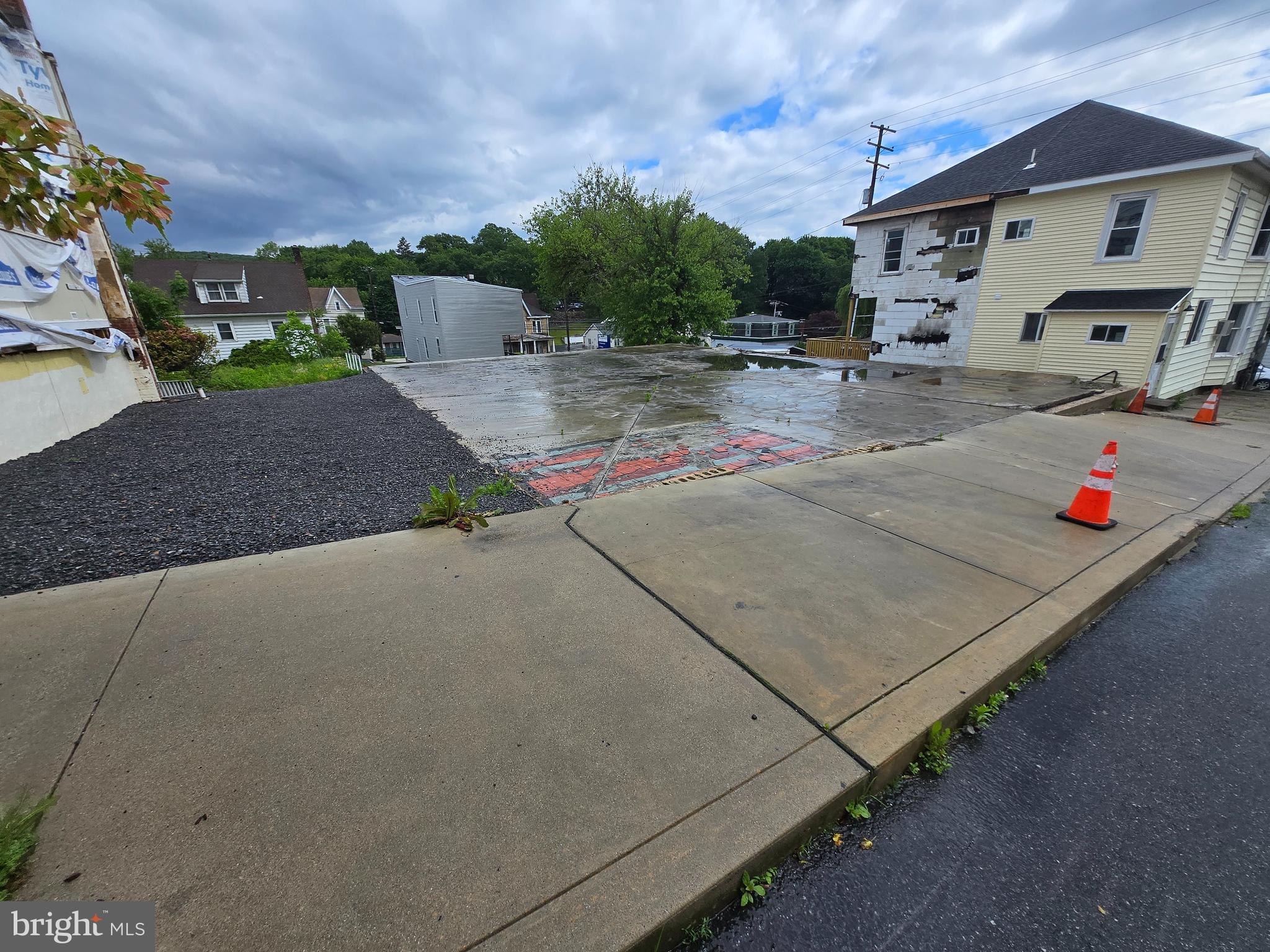 Two vacant lots, zoned R3, just steps from the hospital. Previous structures on the lots were destroyed in a fire. The homes at 607 and 609 E Market are also for sale.