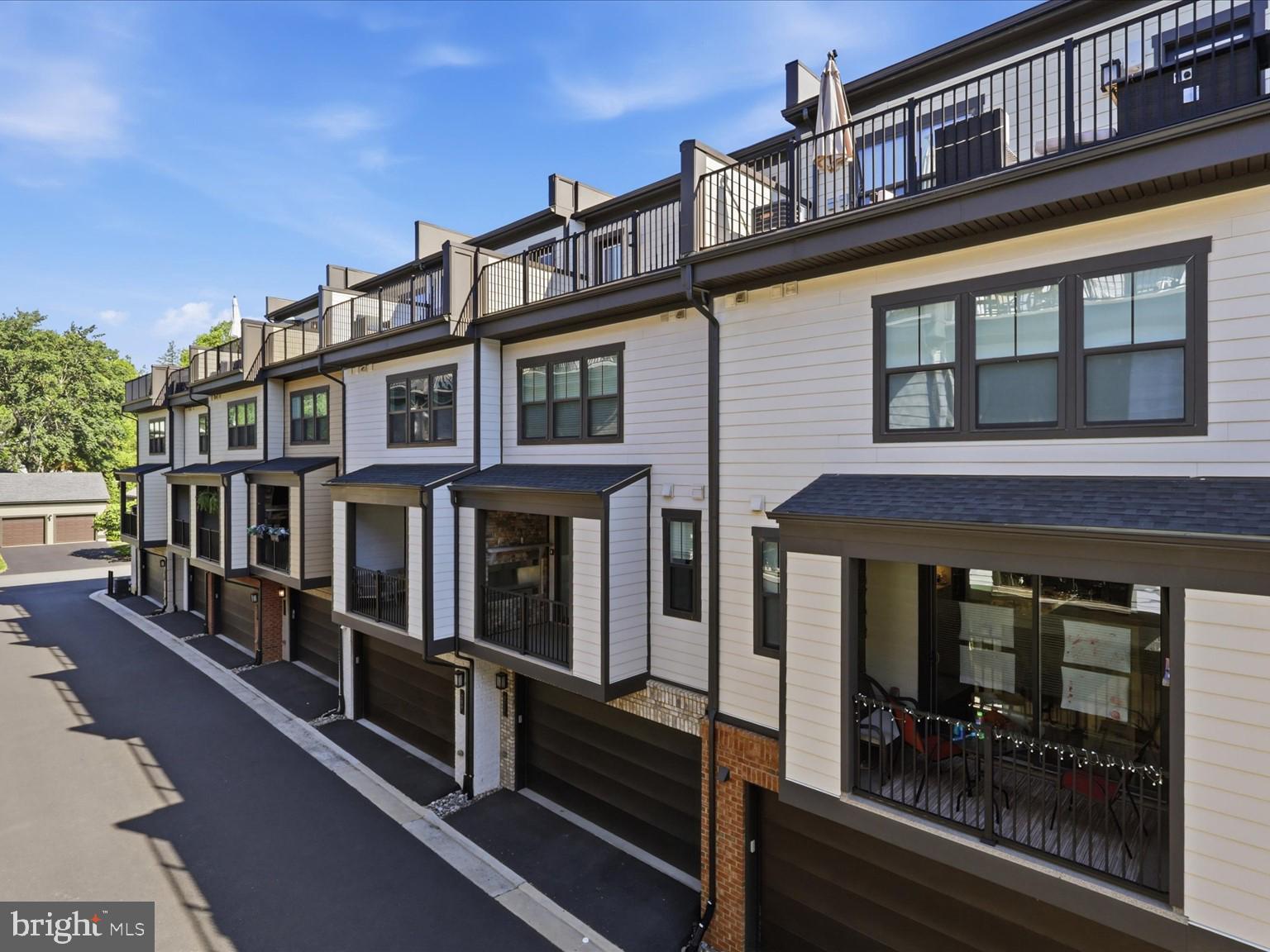 213 MARKET SQUARE NW 19
