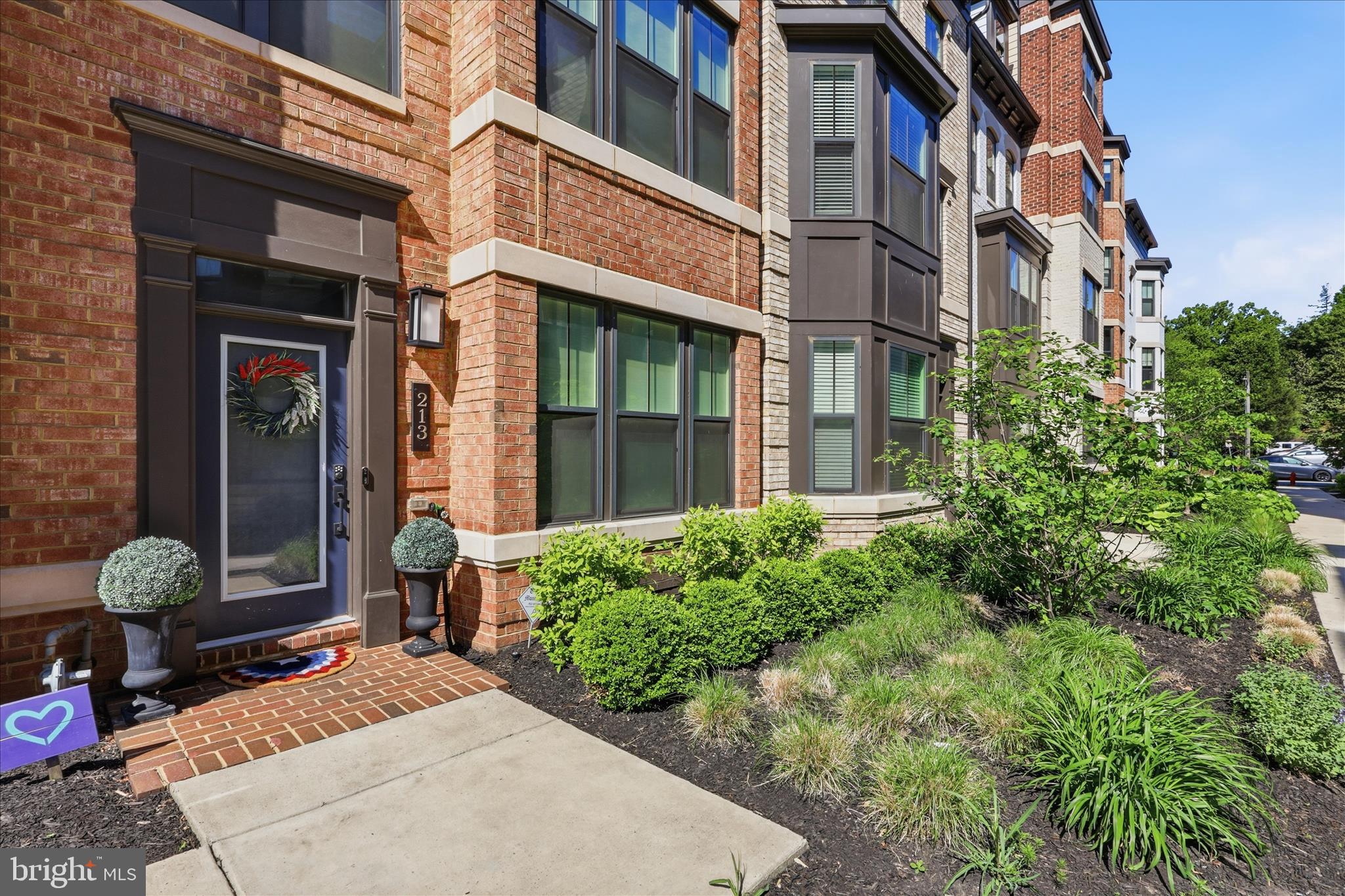 213 MARKET SQUARE NW 19