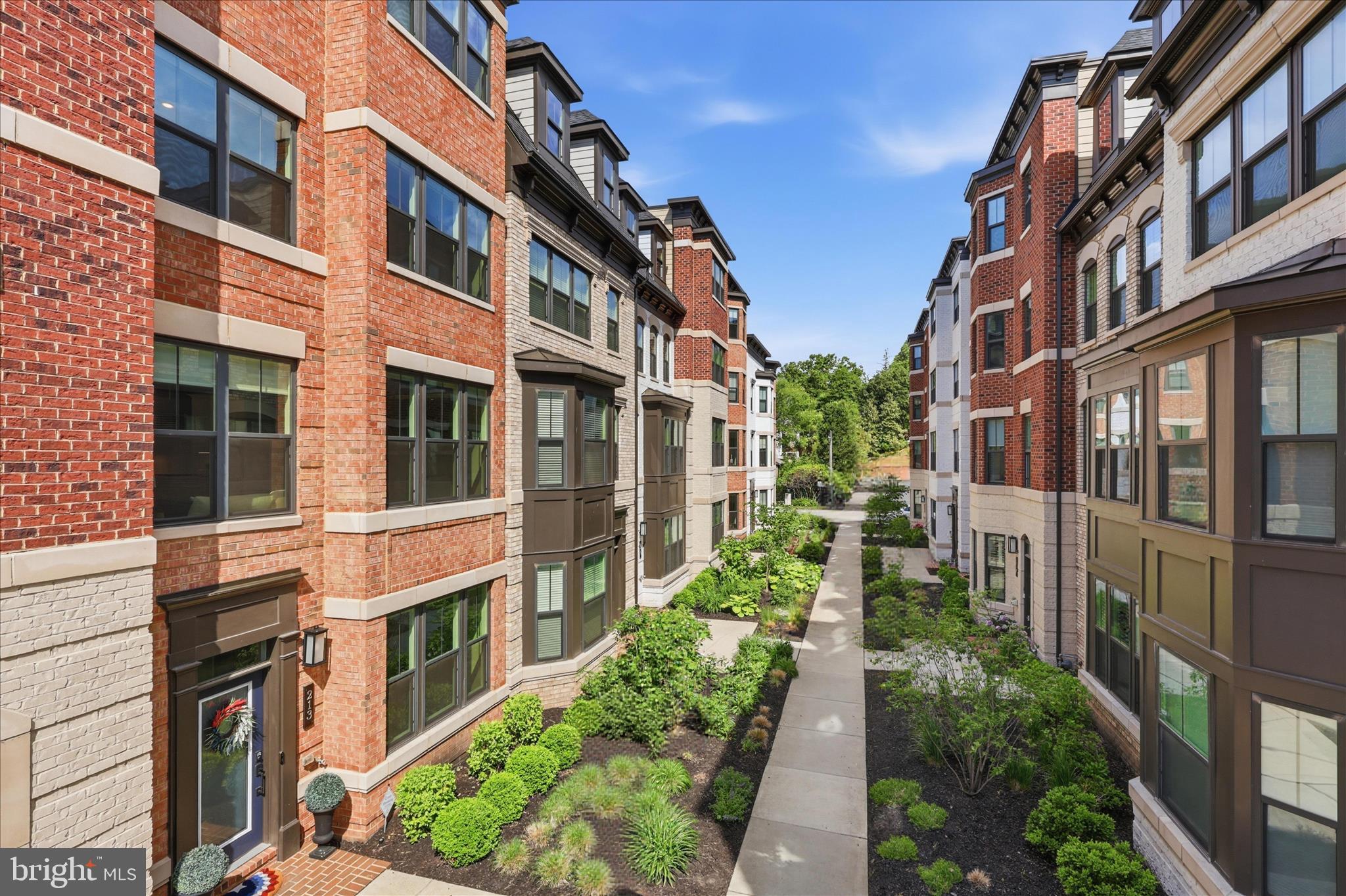 213 MARKET SQUARE NW 19