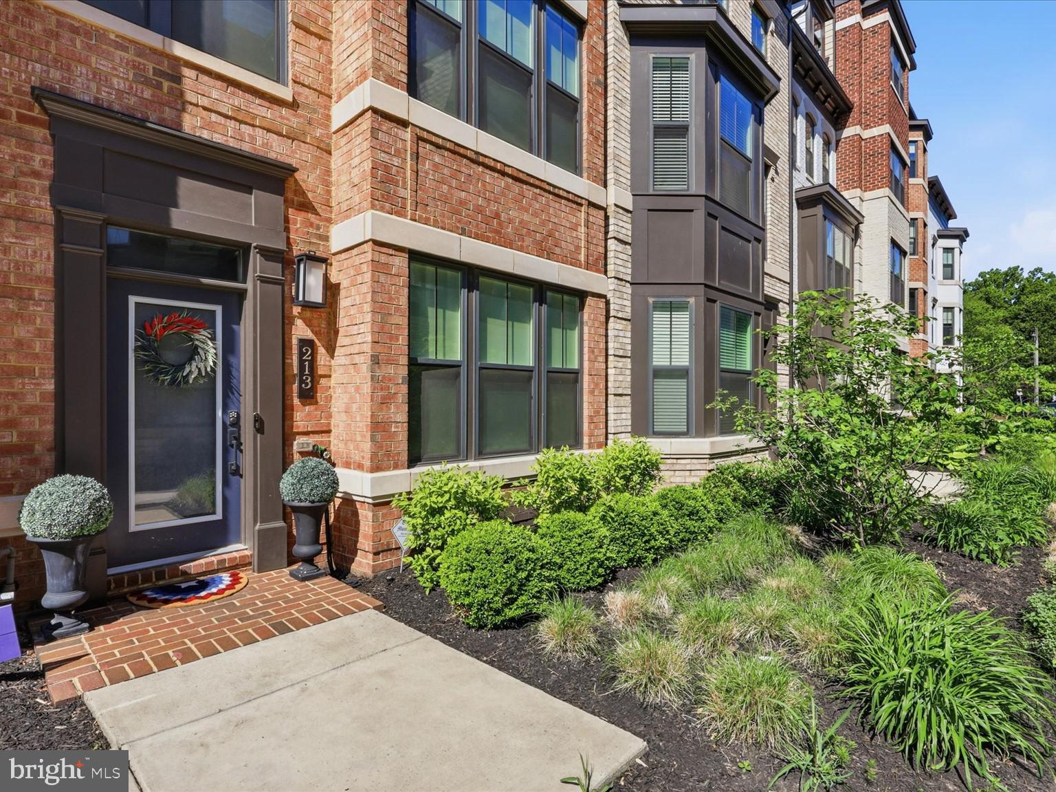 213 MARKET SQUARE NW 19