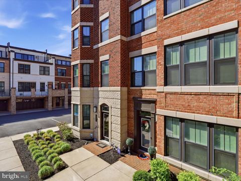 Photo of 213 Market Square NW #19, VIENNA, VA 22180 (MLS # VAFX2309708)