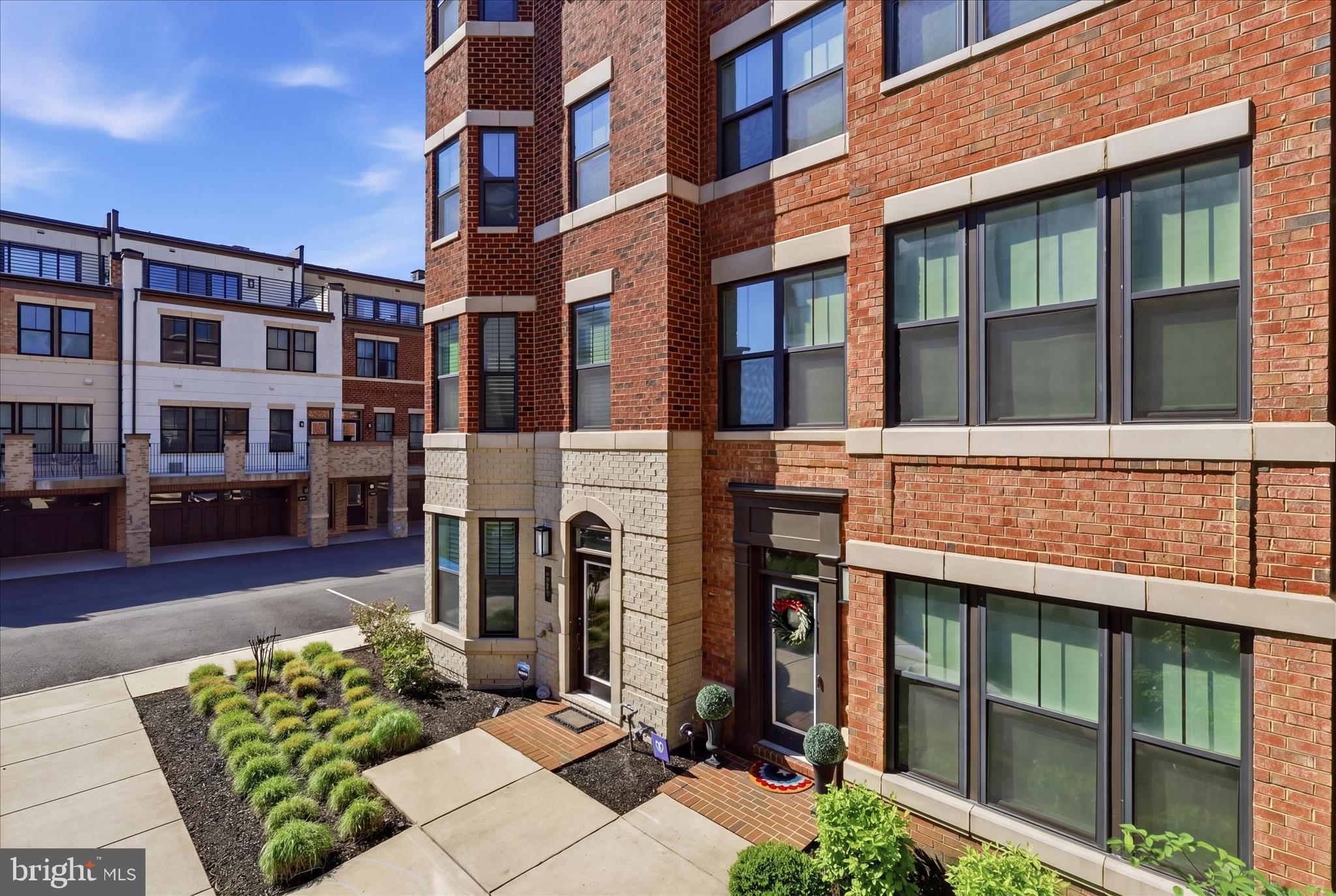 213 MARKET SQUARE NW 19