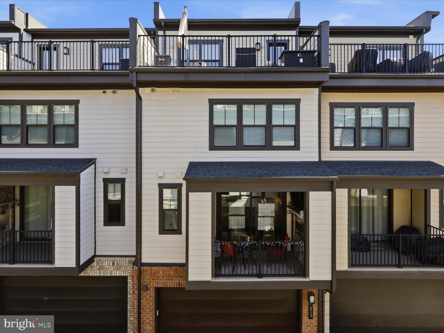 213 MARKET SQUARE NW 19