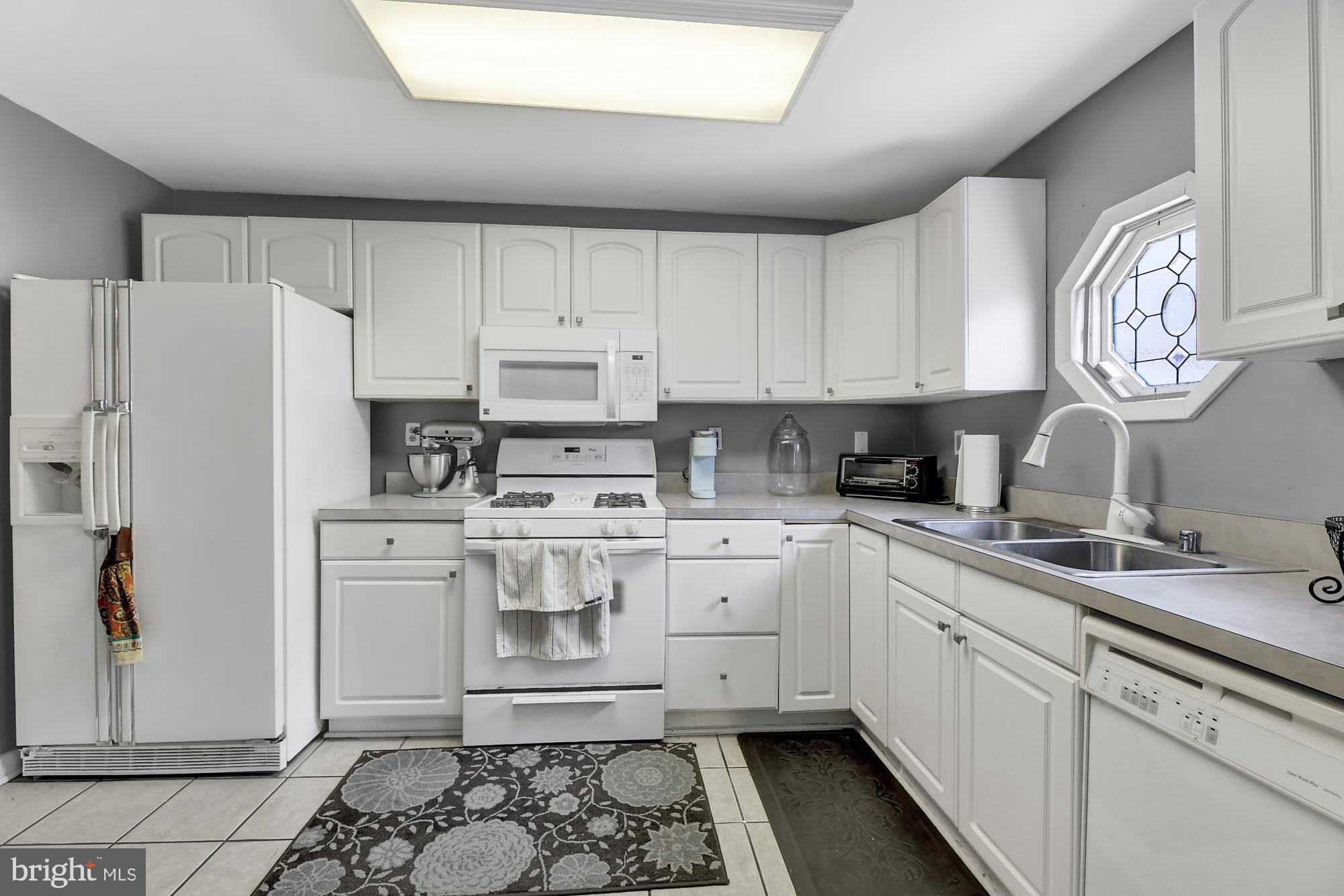 CANTON SQUARE - Residential Lease