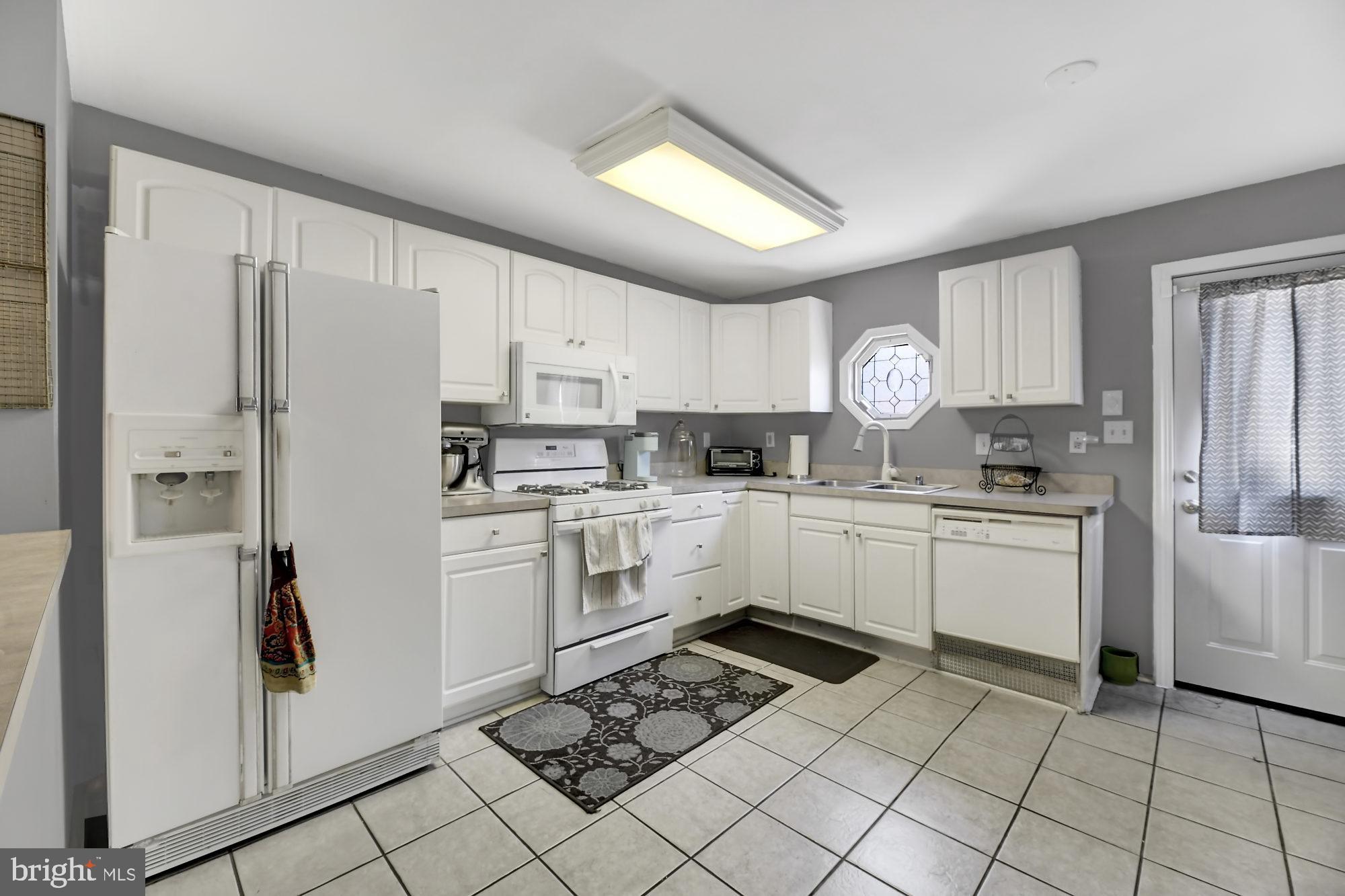 CANTON SQUARE - Residential Lease