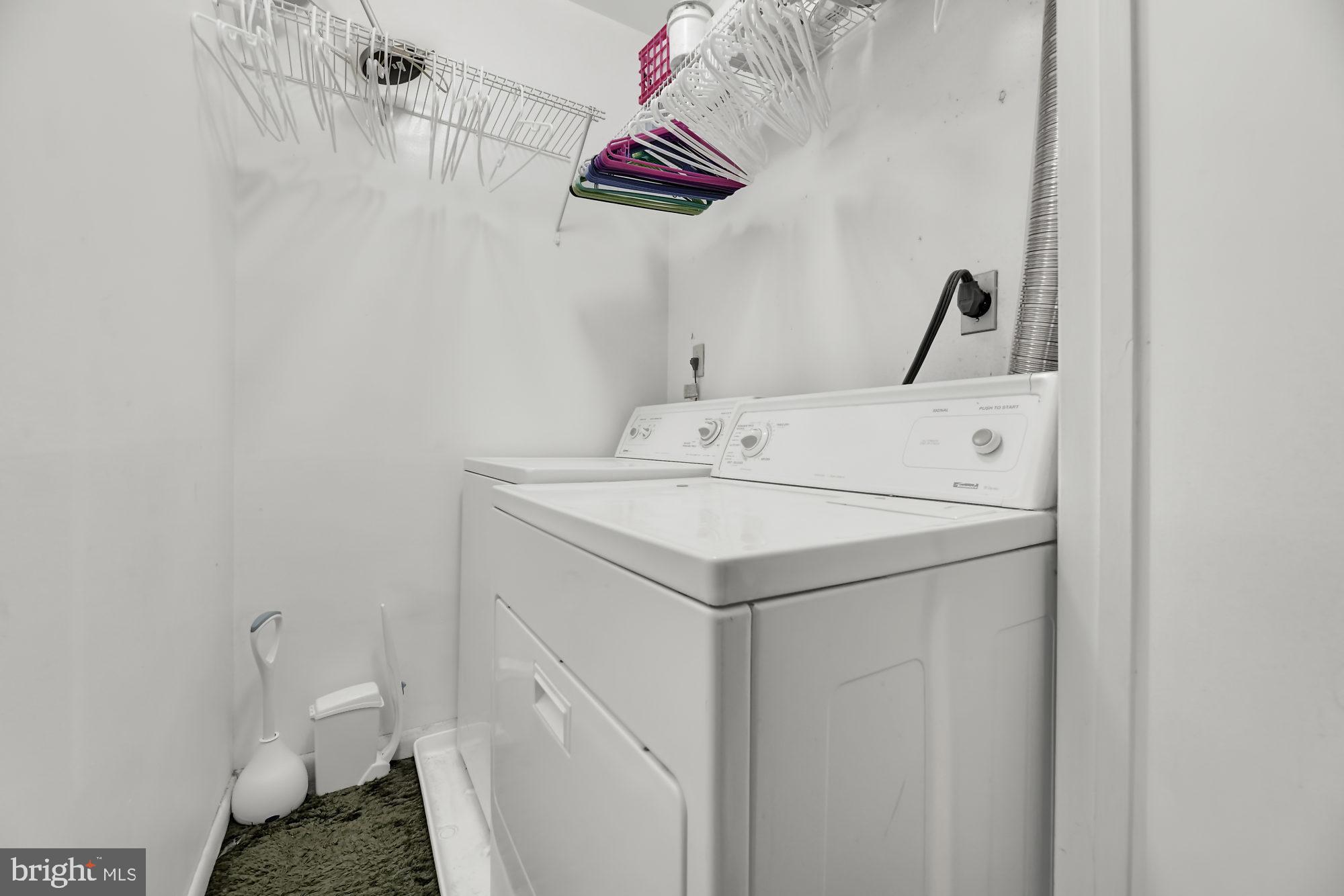 CANTON SQUARE - Residential Lease