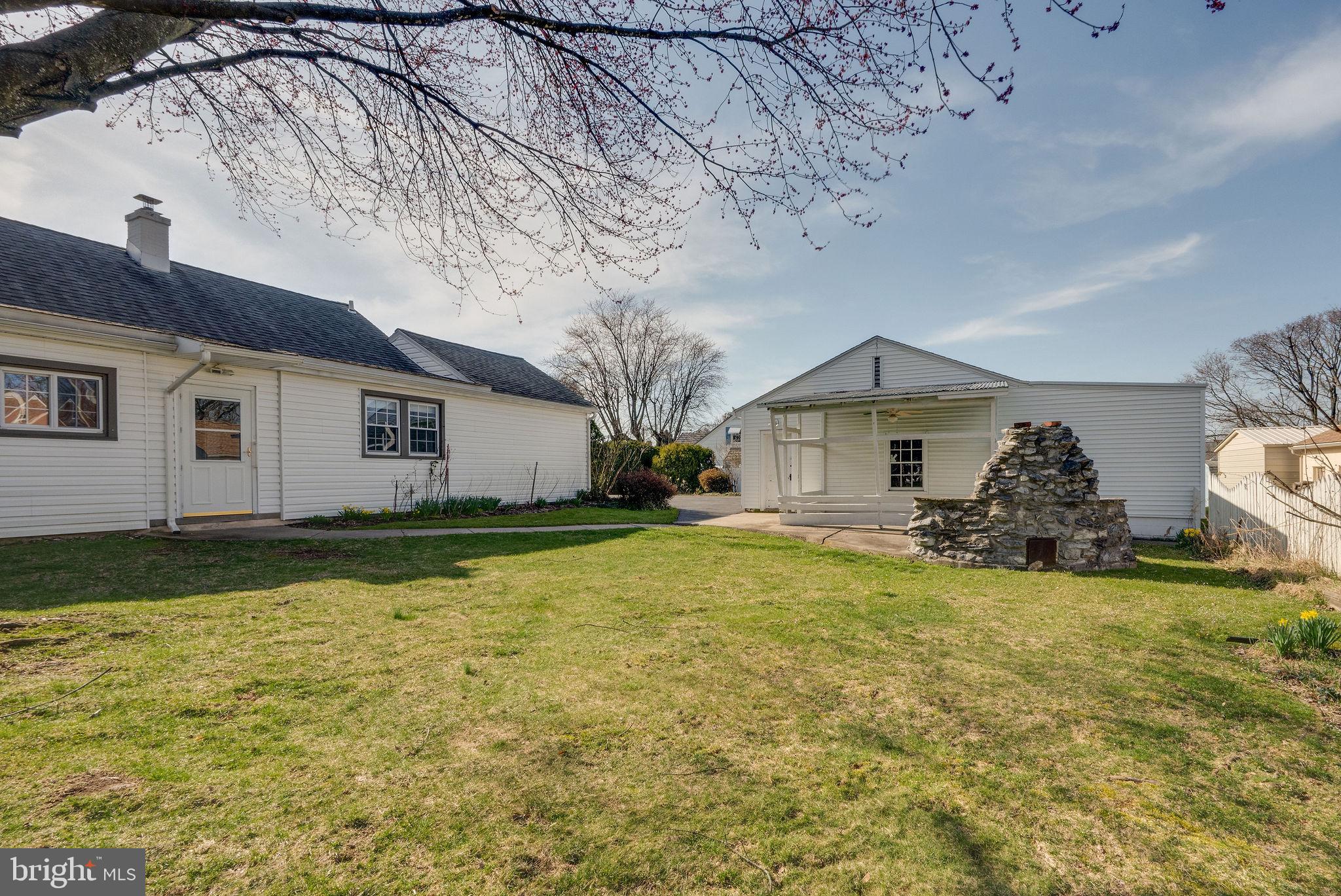 MONTROSE MANOR - Residential