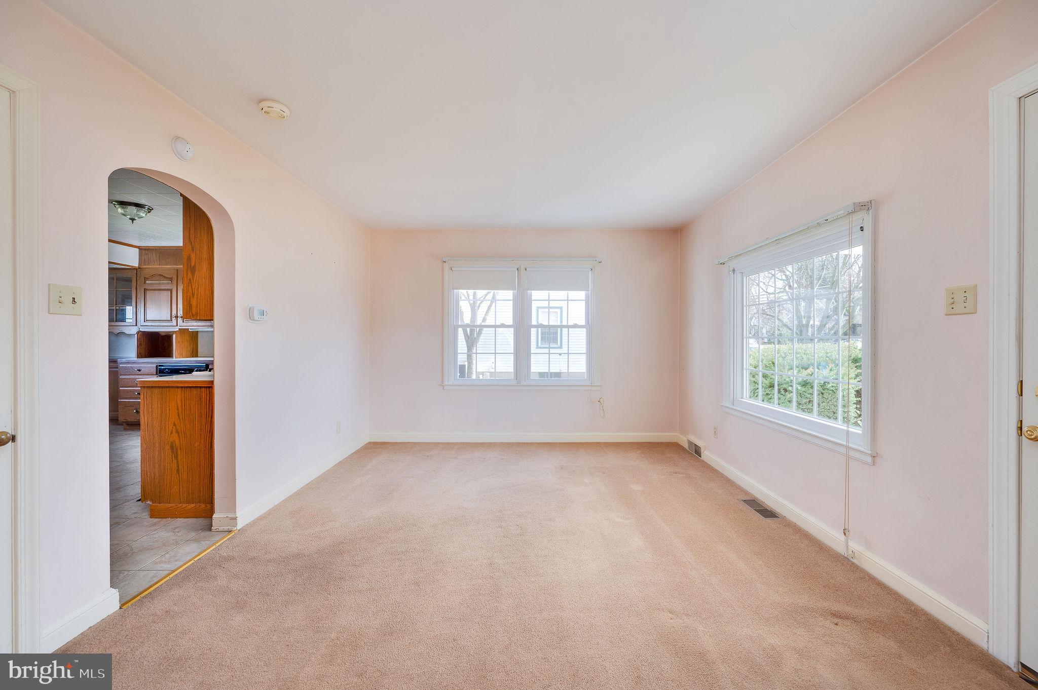 MONTROSE MANOR - Residential