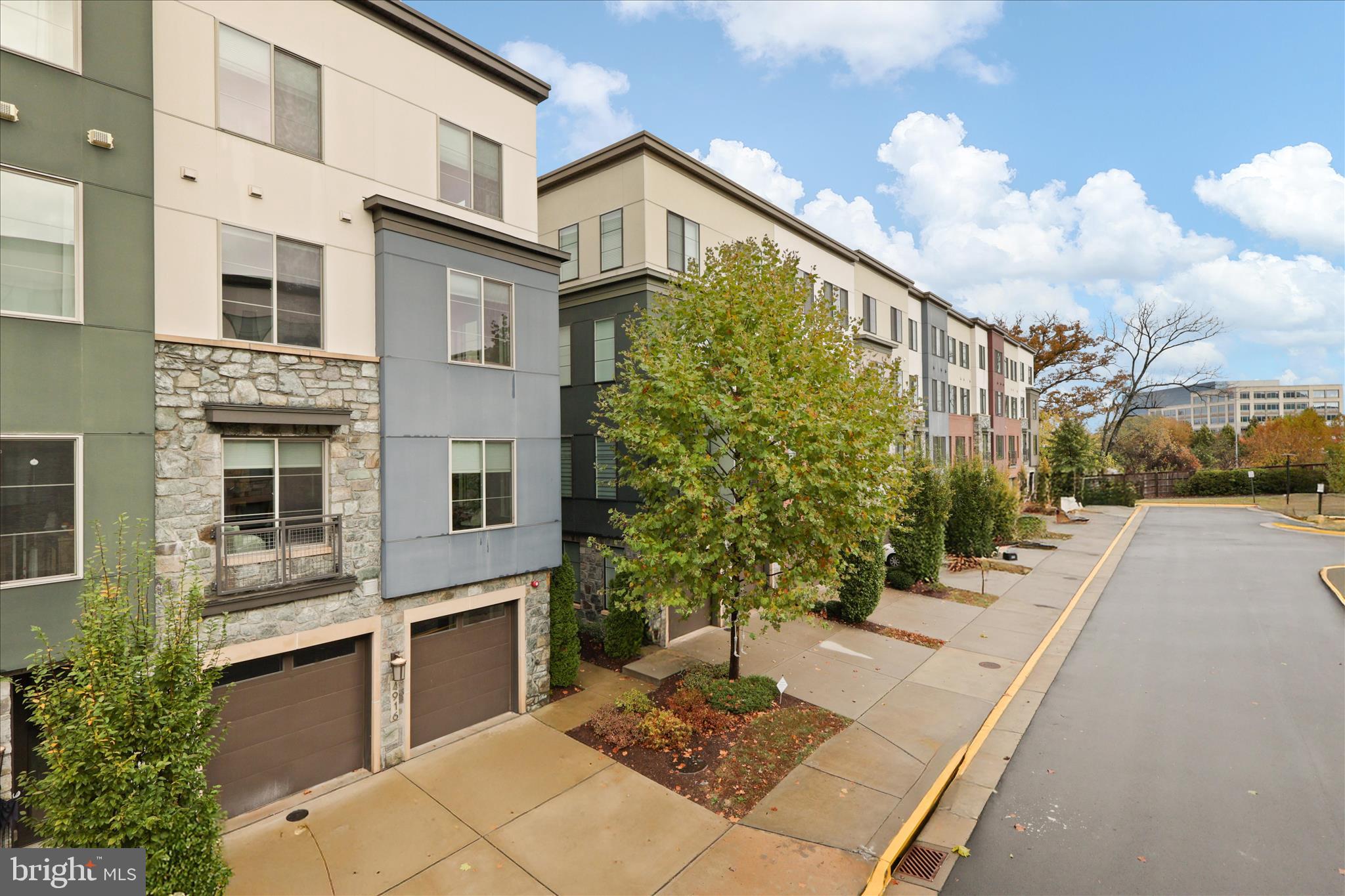 4916 TRAIL VISTA LANE