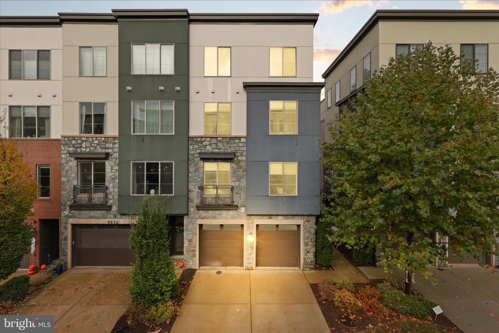 Photo of 4916 Trail Vista Lane, CHANTILLY, VA 20151 (MLS # VAFX2277412)