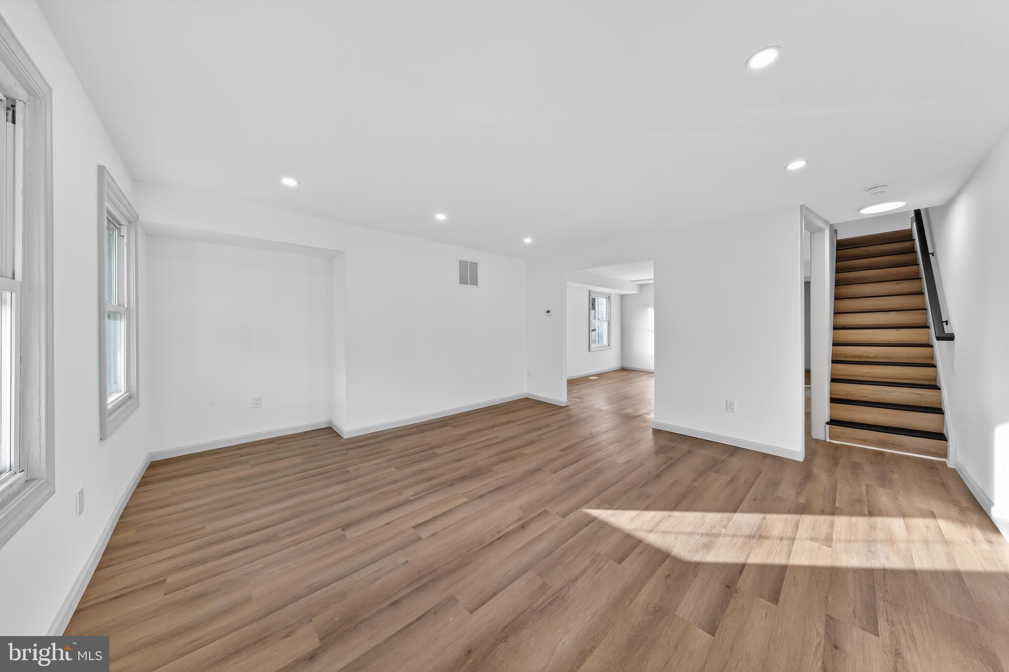 121 N REPAUNO AVENUE 123