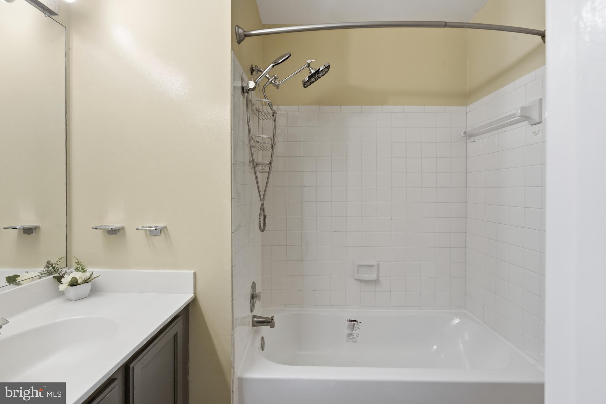 PRINCETON SQUARE - Residential